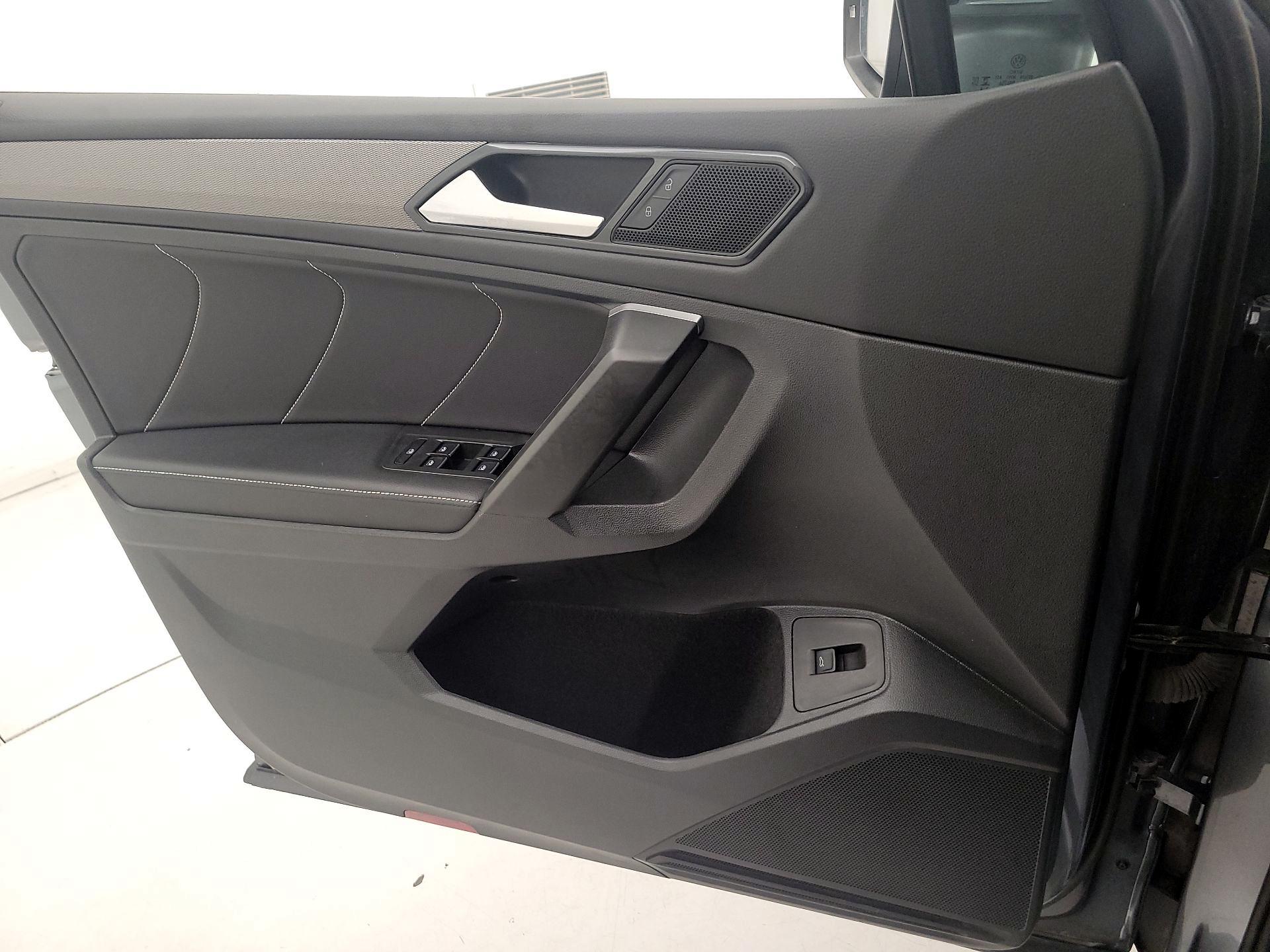 Thumbnail: 2024 Volkswagen Tiguan - 12
