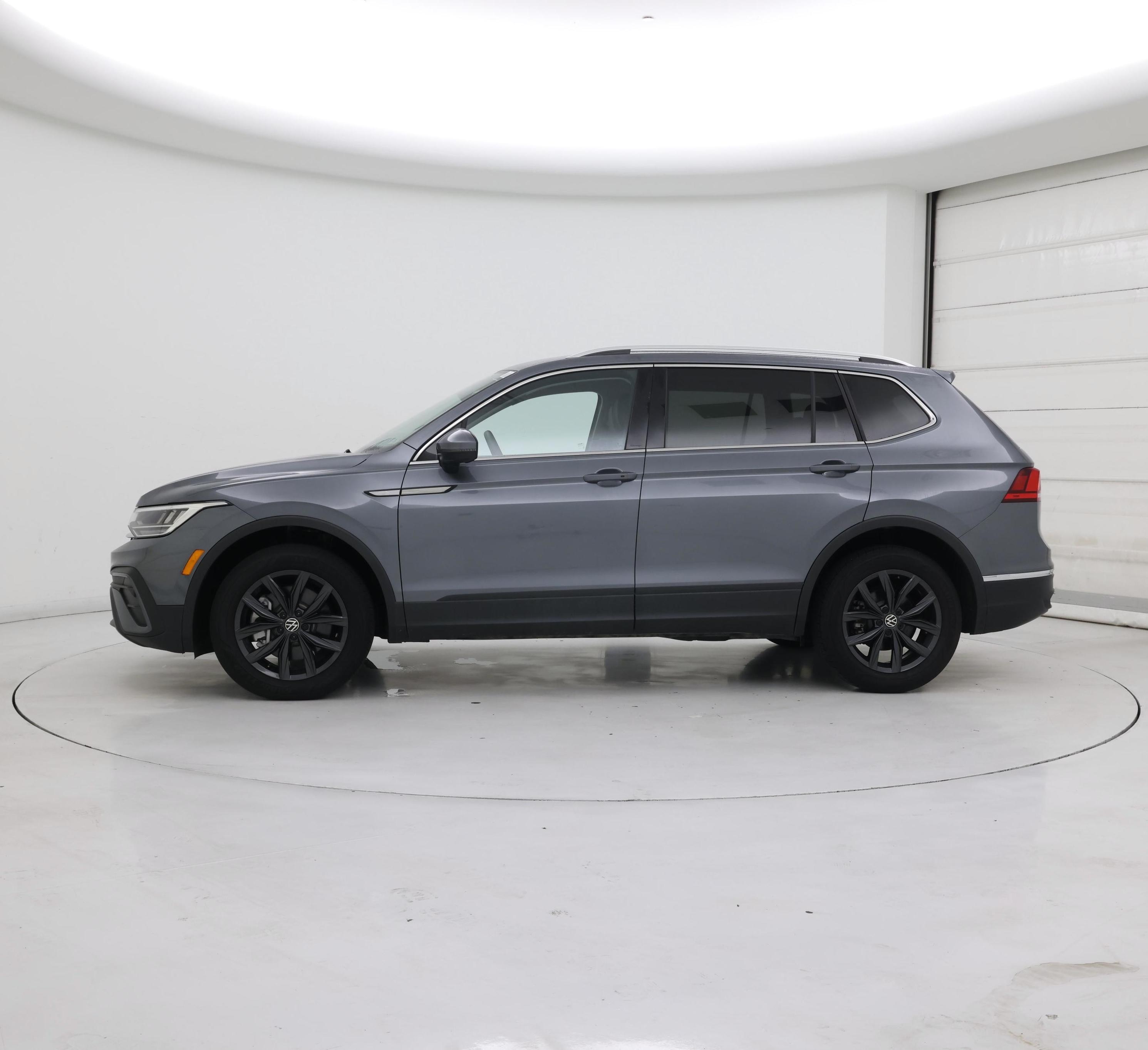 Thumbnail: 2024 Volkswagen Tiguan - 3