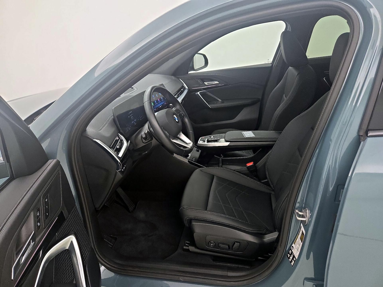 2025 BMW X2 28i - Photo 12