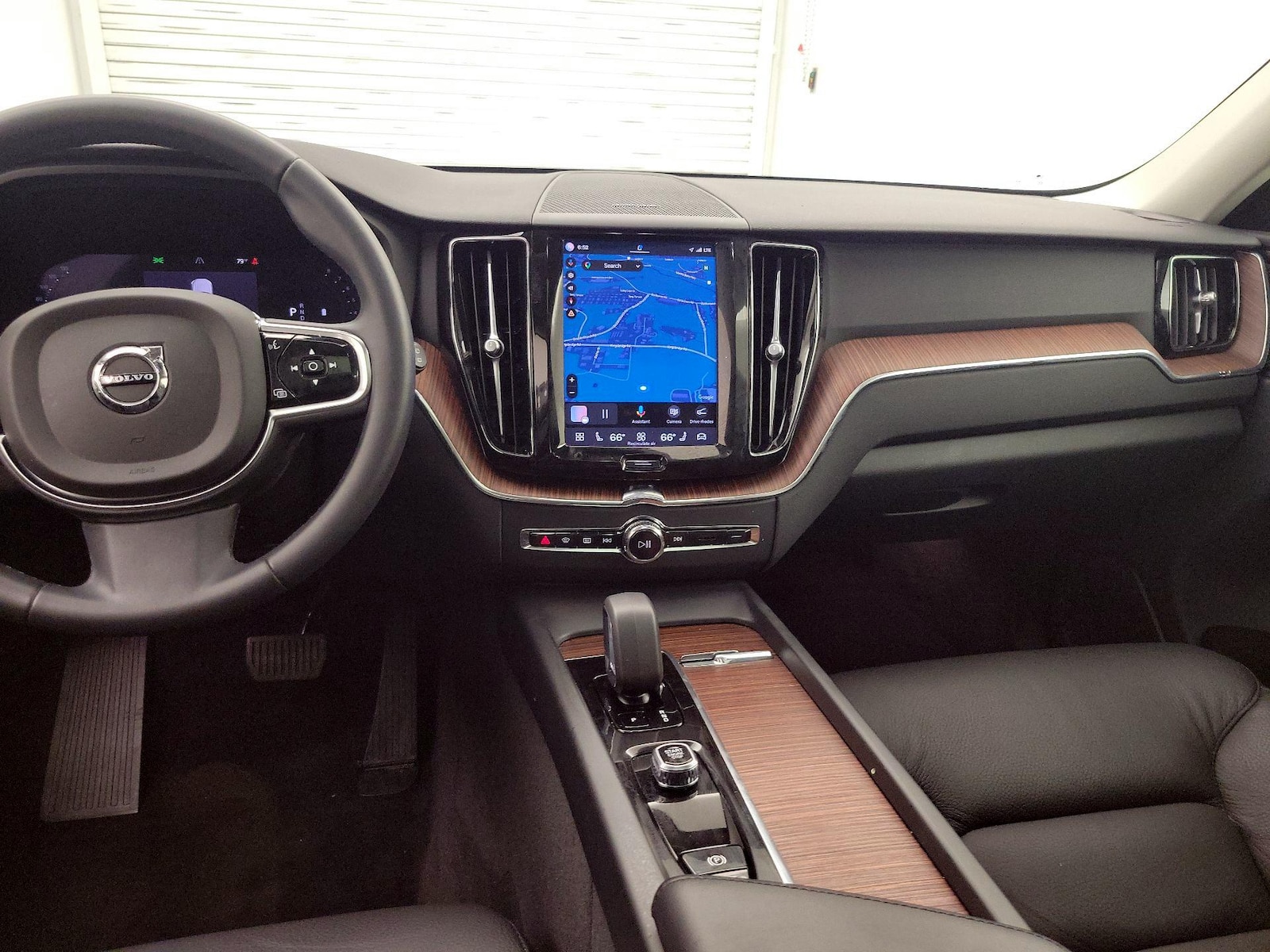 2024 Volvo XC60 Plus - Photo 10