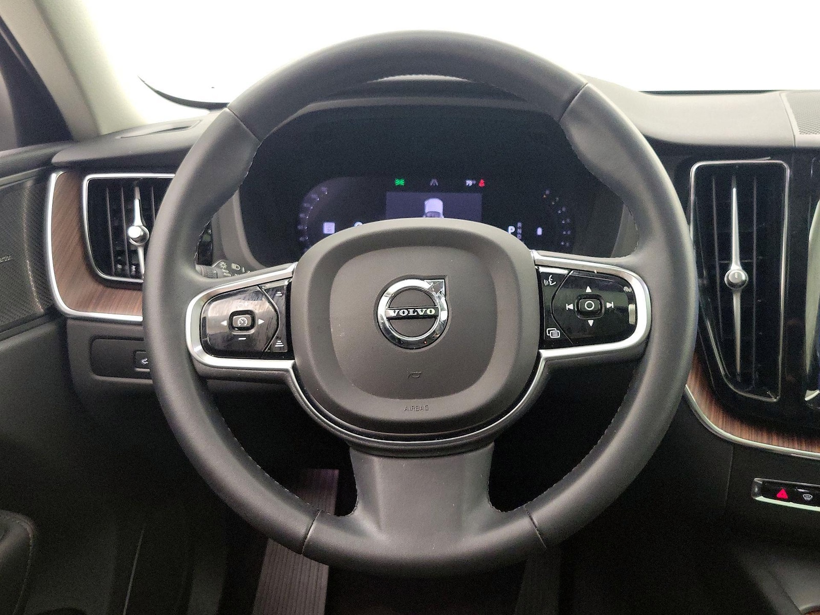 2024 Volvo XC60 Plus - Photo 11