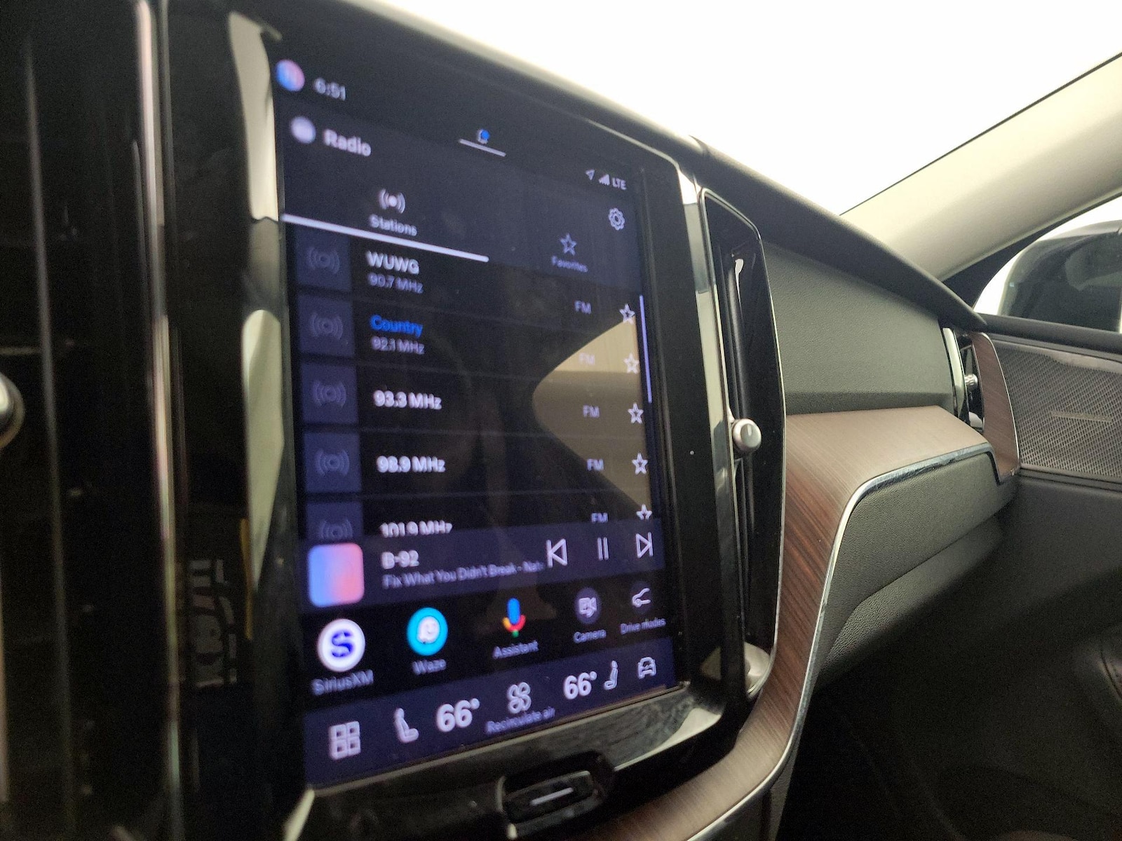 2024 Volvo XC60 Plus - Photo 17