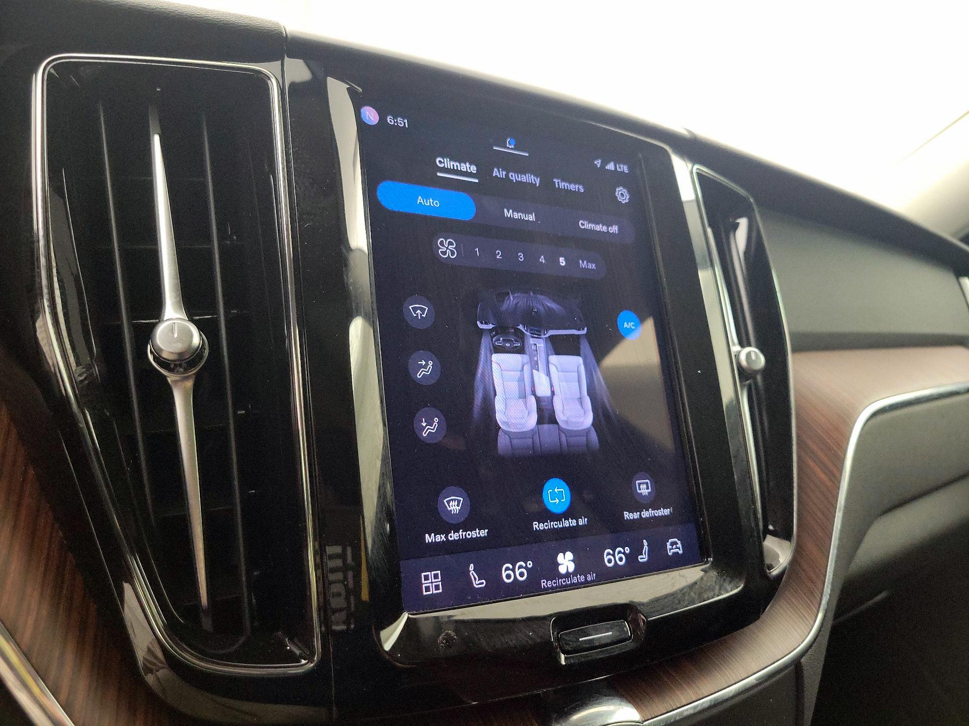 Thumbnail: 2024 Volvo XC60 - 17