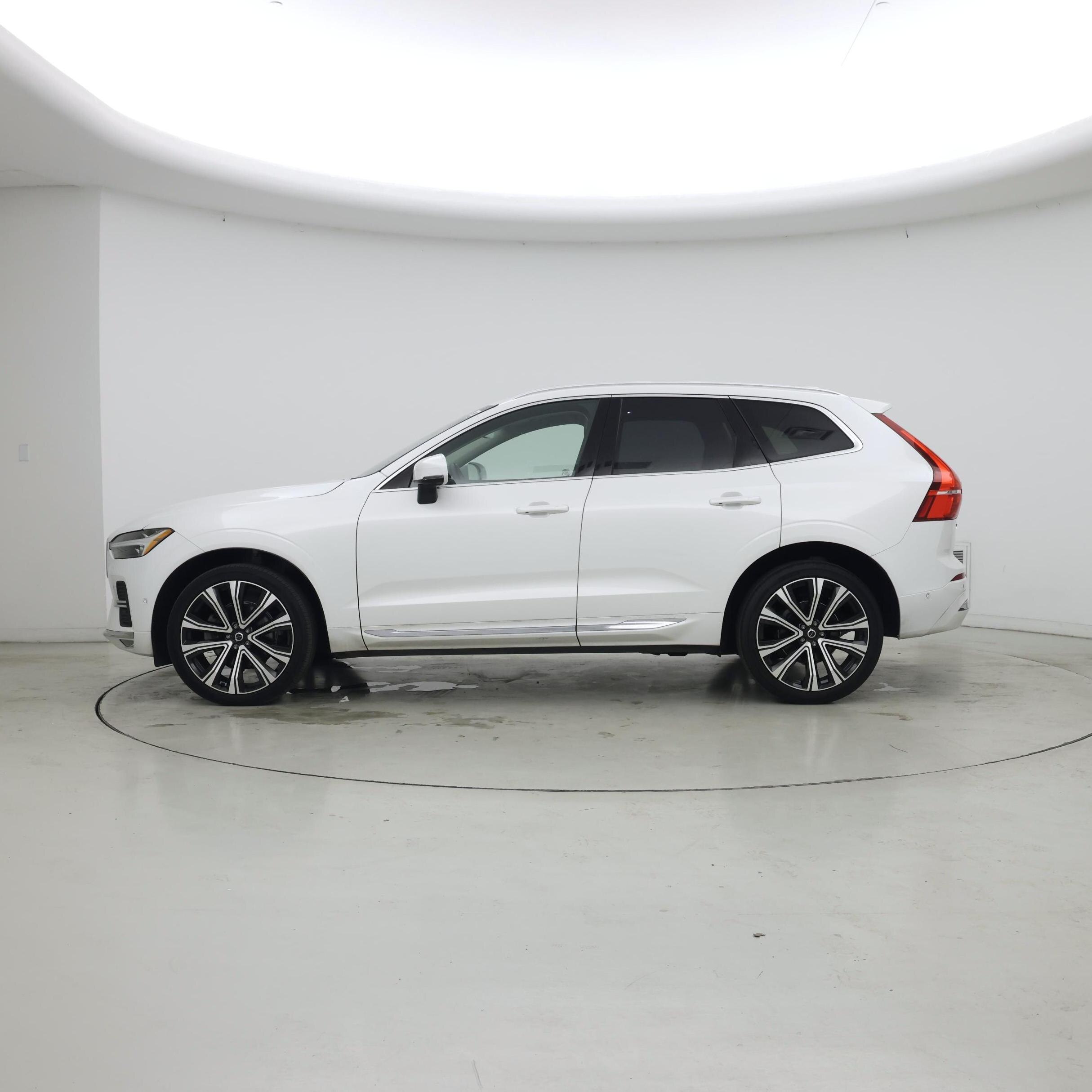 Thumbnail: 2023 Volvo XC60 - 3