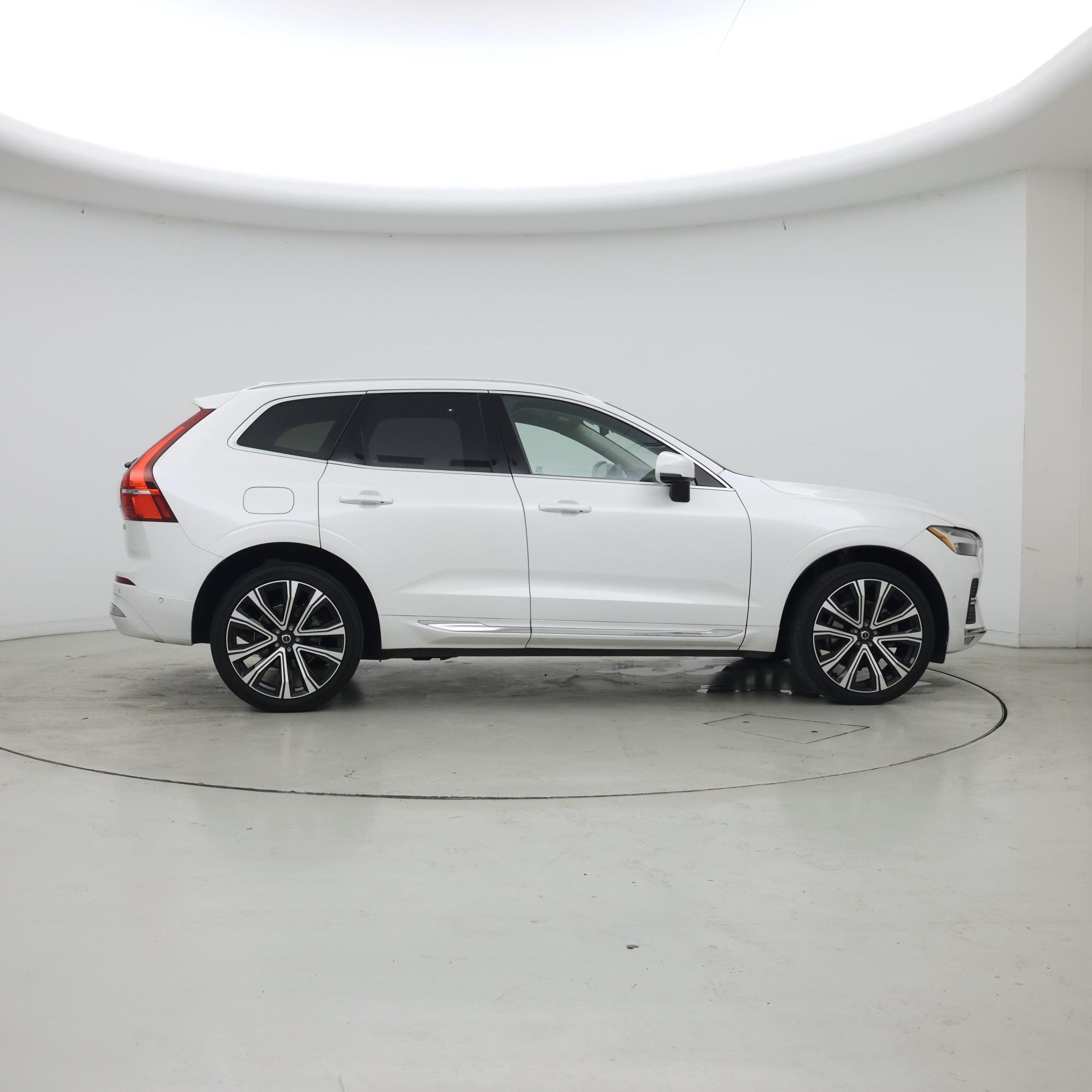 Thumbnail: 2023 Volvo XC60 - 7