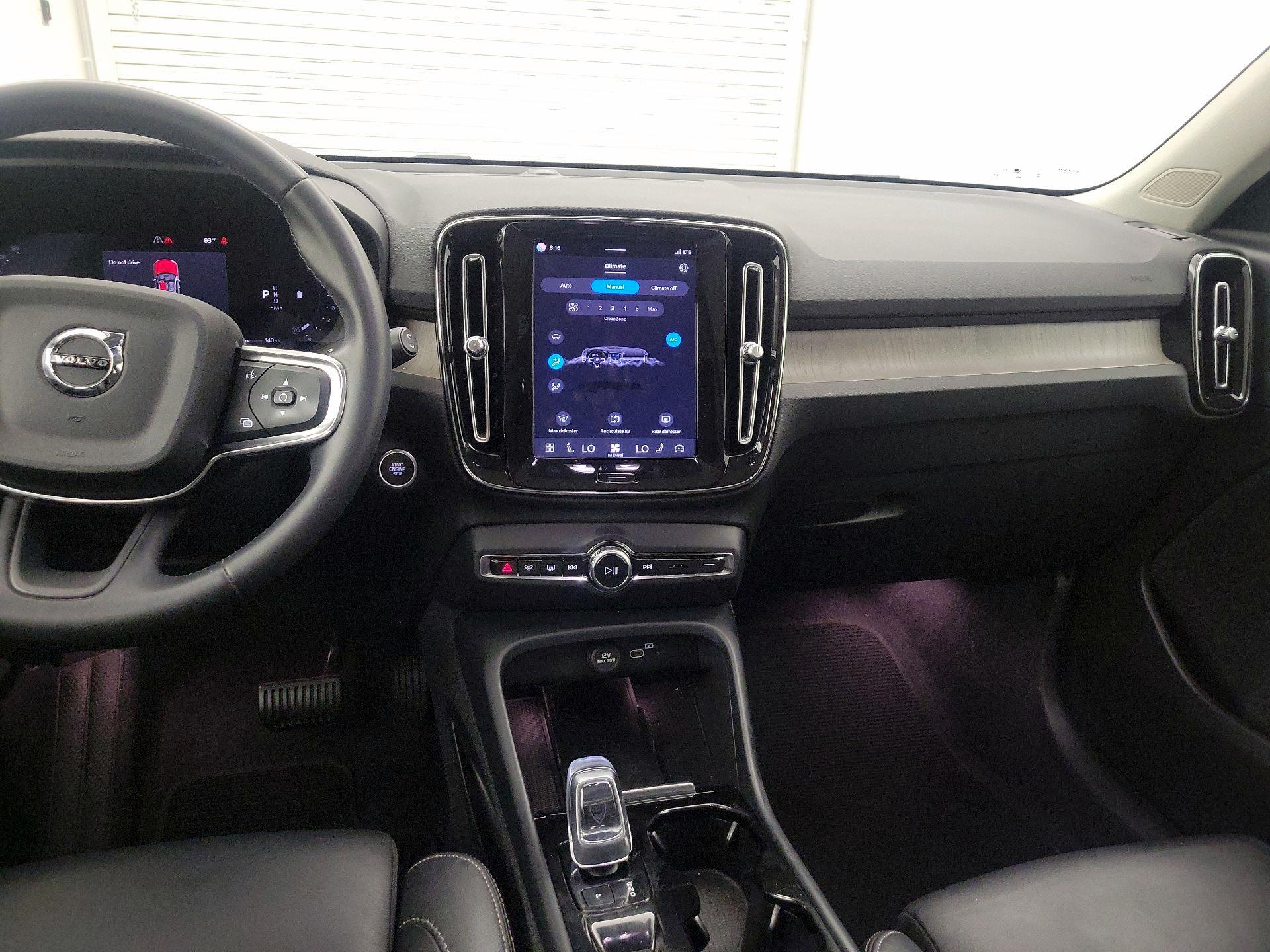 Thumbnail: 2023 Volvo XC40 - 9