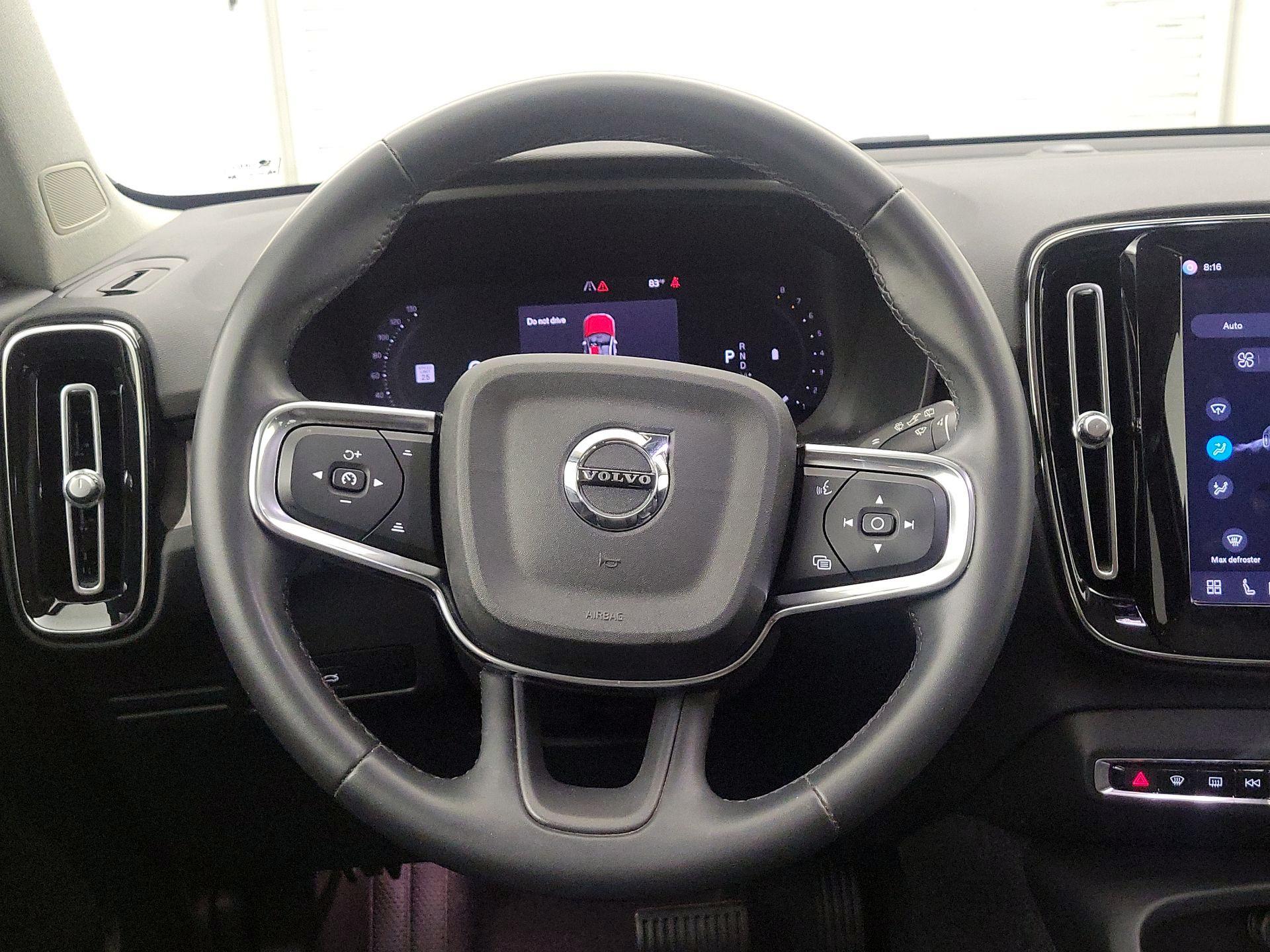 Thumbnail: 2023 Volvo XC40 - 10
