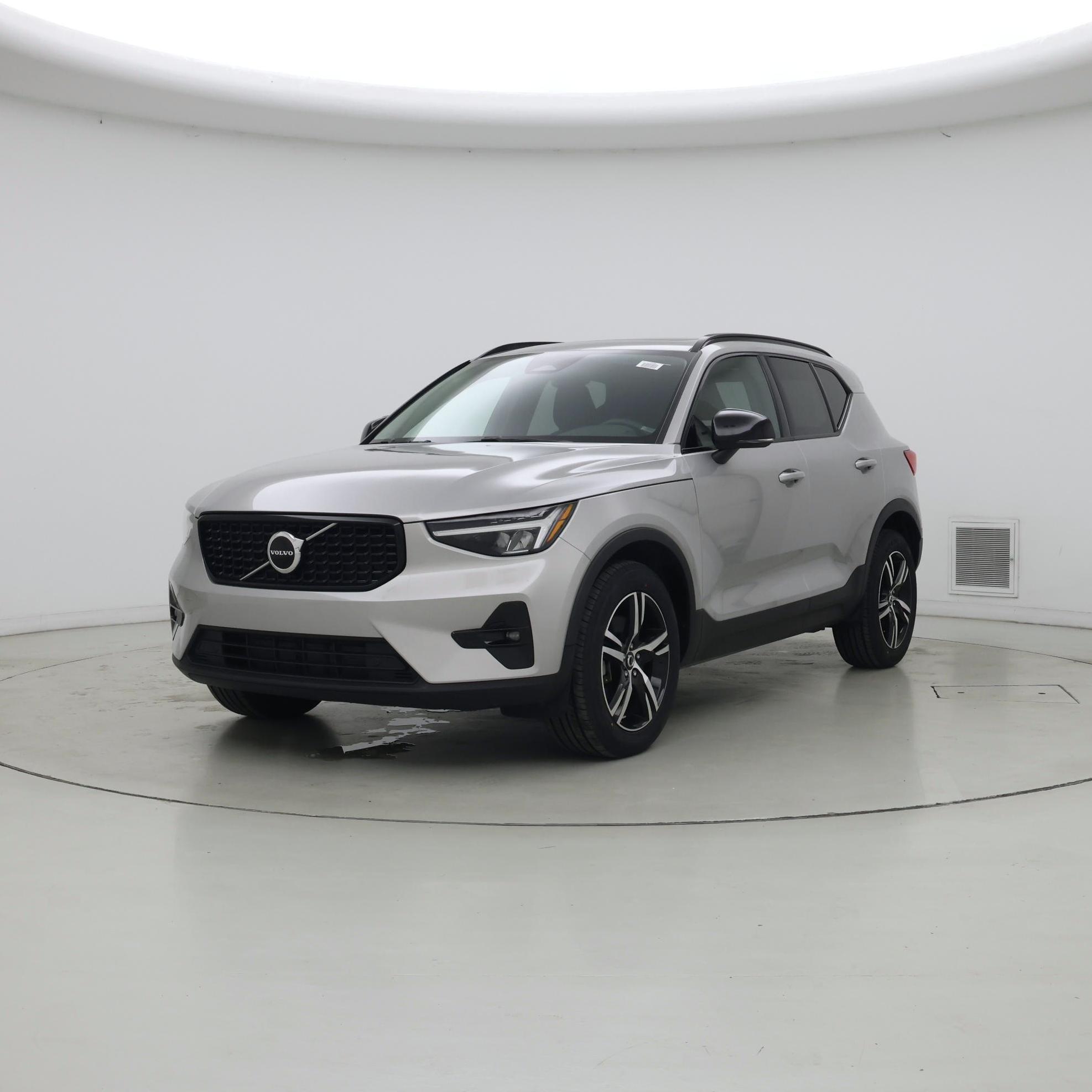 Thumbnail: 2023 Volvo XC40 - 4
