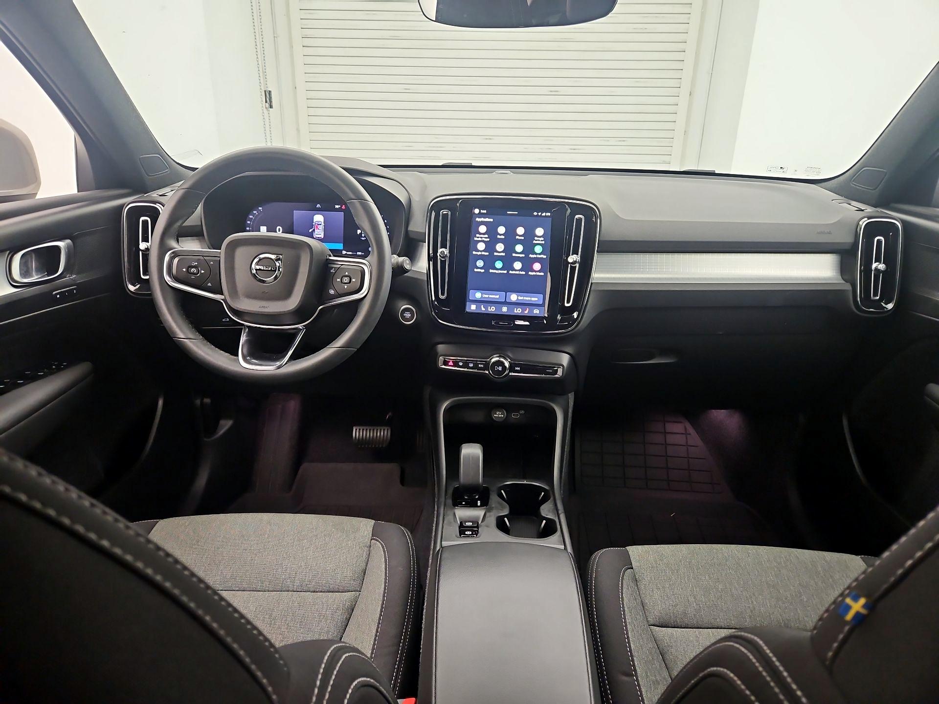 Thumbnail: 2024 Volvo XC40 - 9