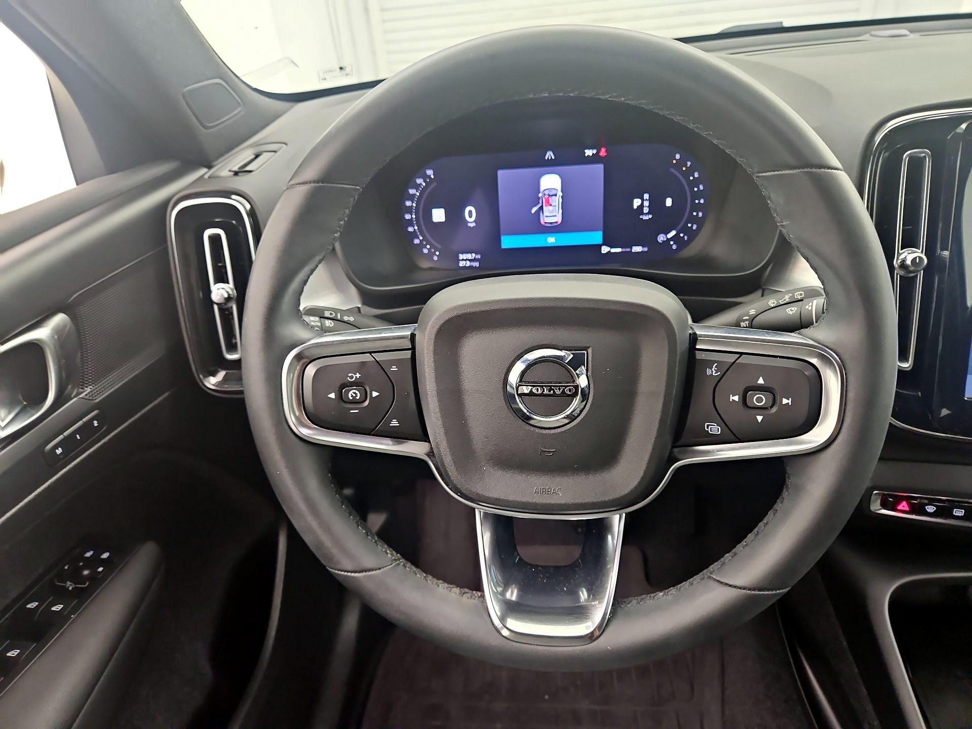 Thumbnail: 2024 Volvo XC40 - 10