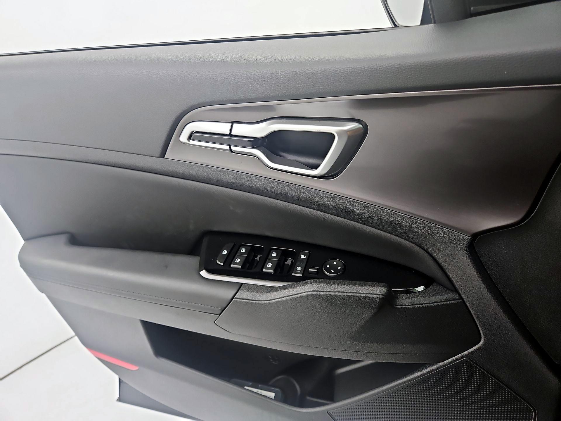 Thumbnail: 2025 Kia Sportage - 12