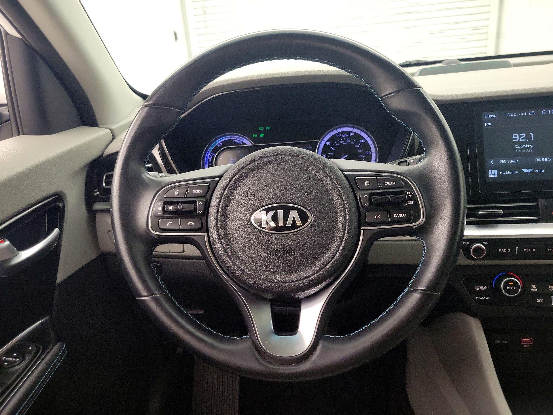 Thumbnail: 2020 Kia Niro - 10