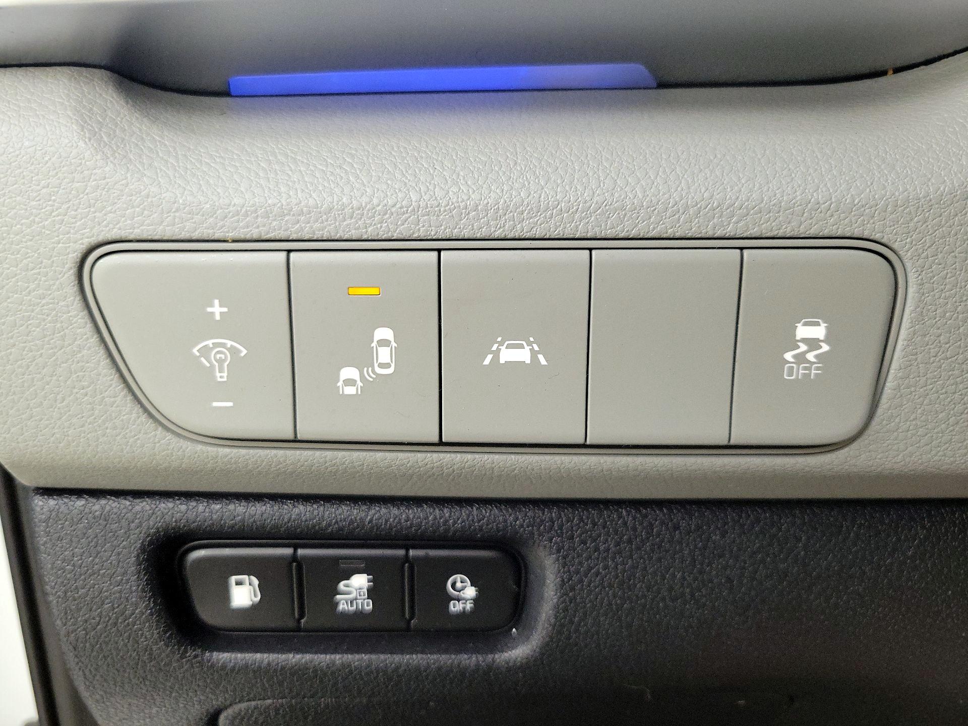 Thumbnail: 2020 Kia Niro - 13