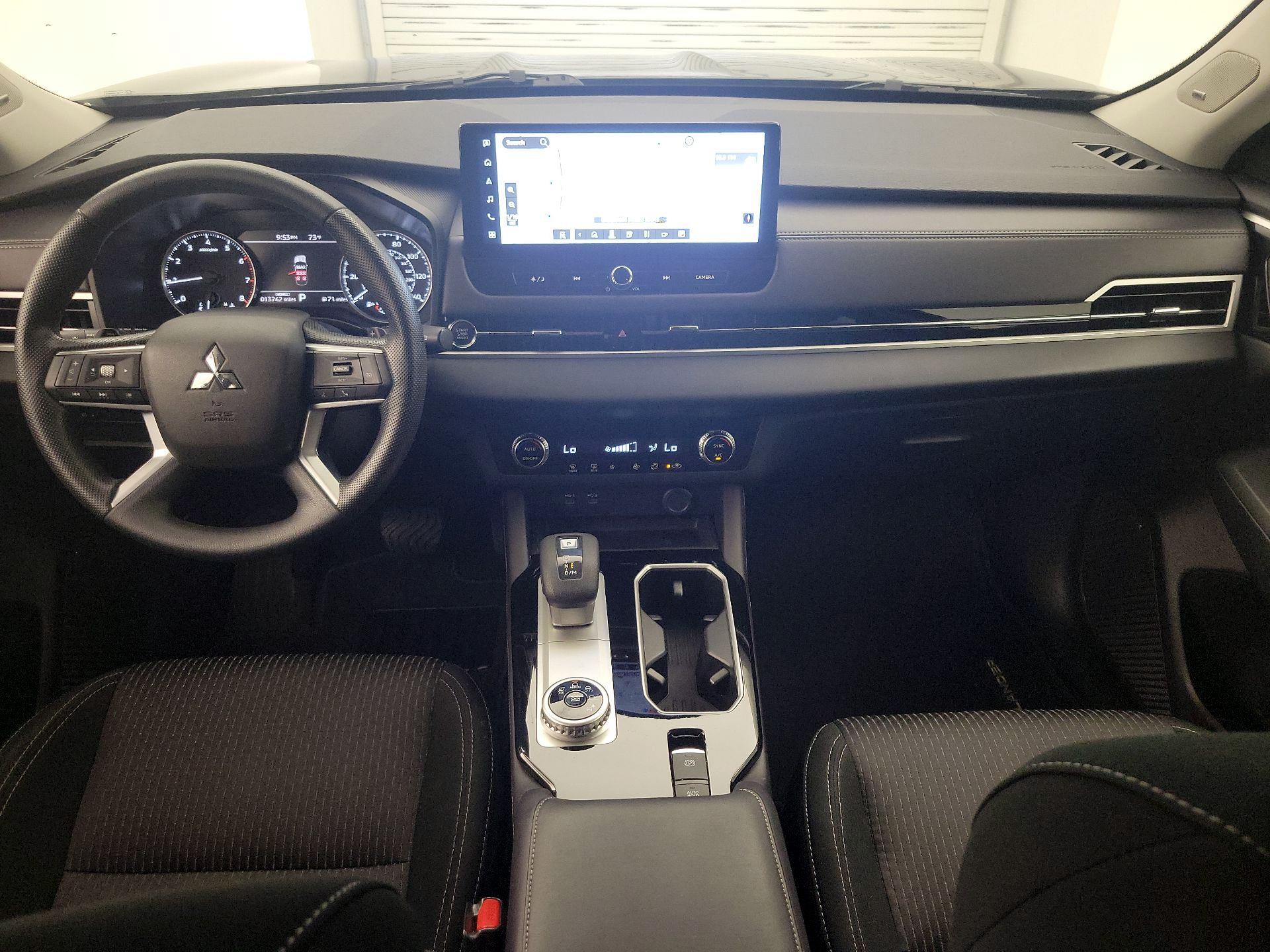 Thumbnail: 2025 Mitsubishi Outlander - 9