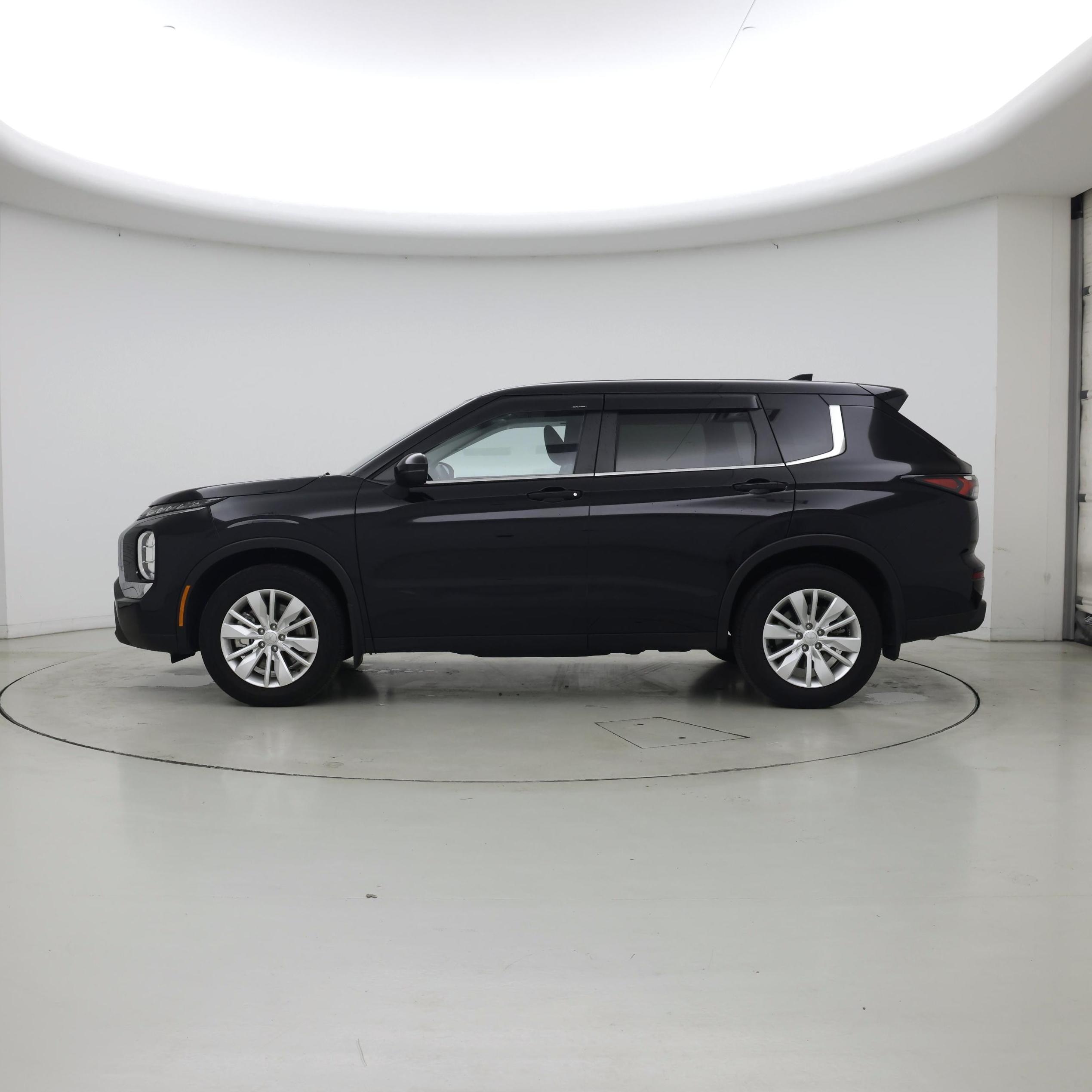 Thumbnail: 2025 Mitsubishi Outlander - 3