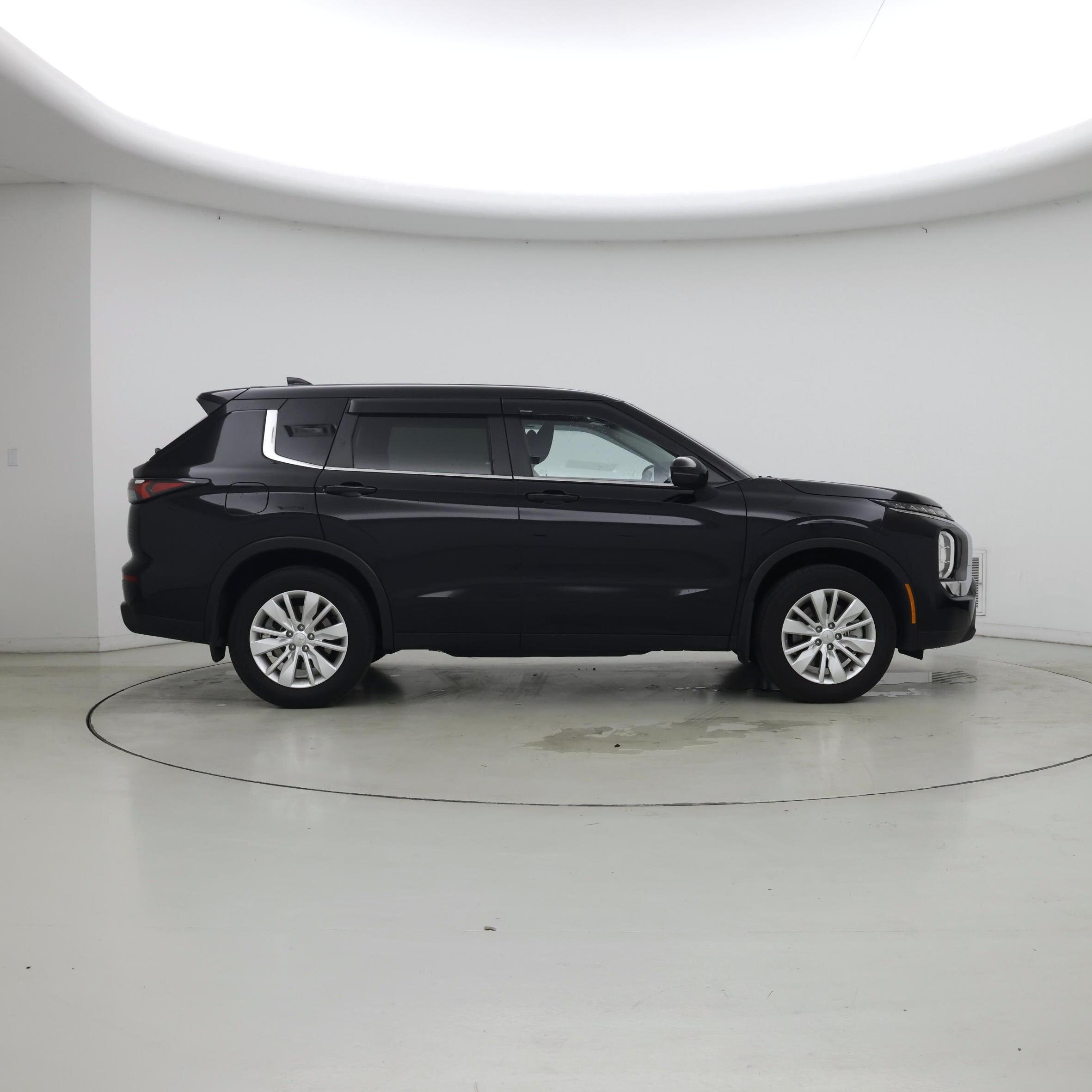 Thumbnail: 2025 Mitsubishi Outlander - 7
