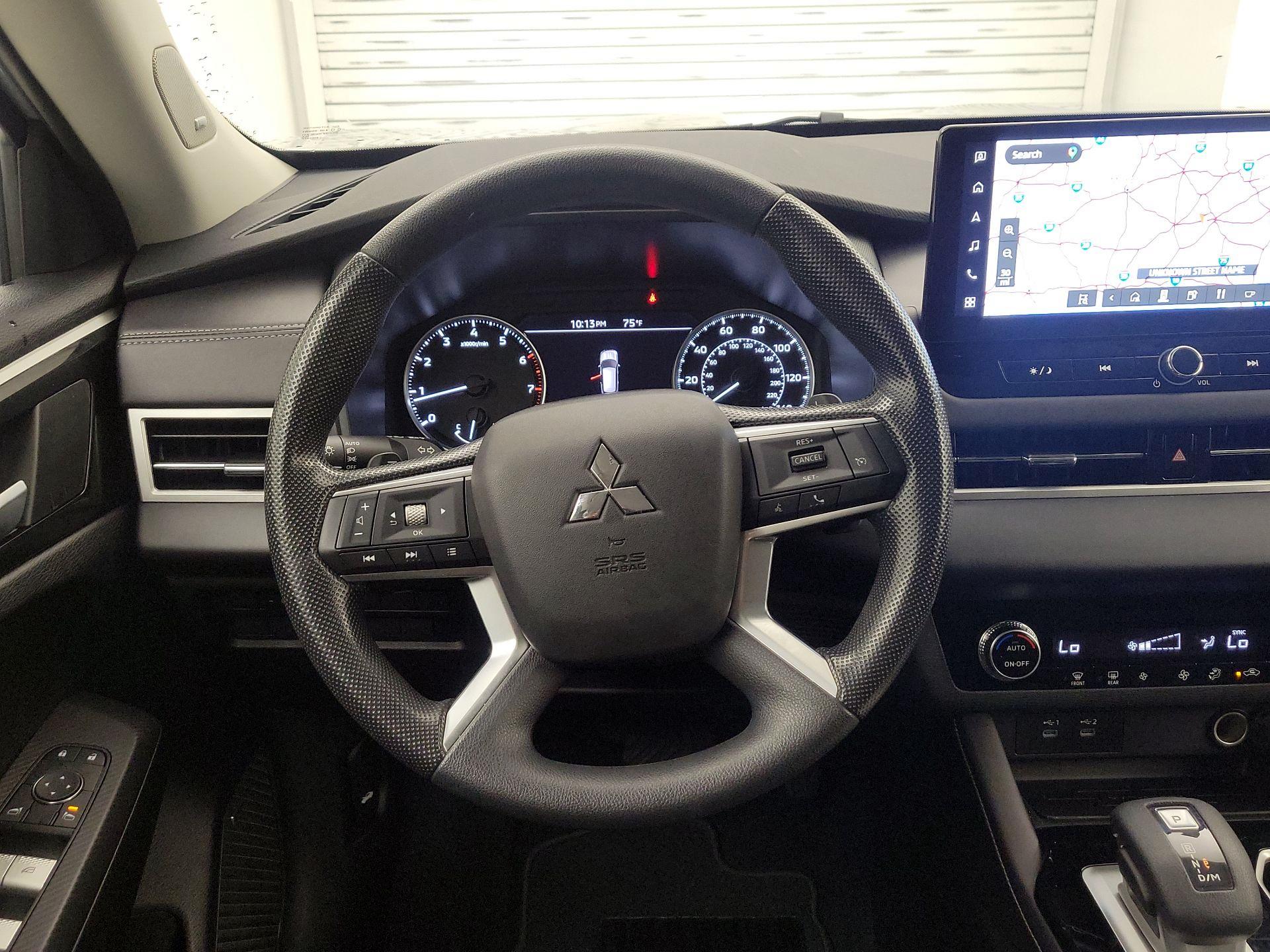 Thumbnail: 2025 Mitsubishi Outlander - 10