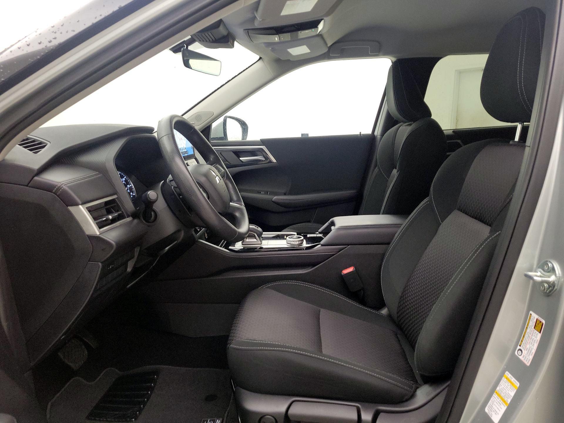 Thumbnail: 2025 Mitsubishi Outlander - 11