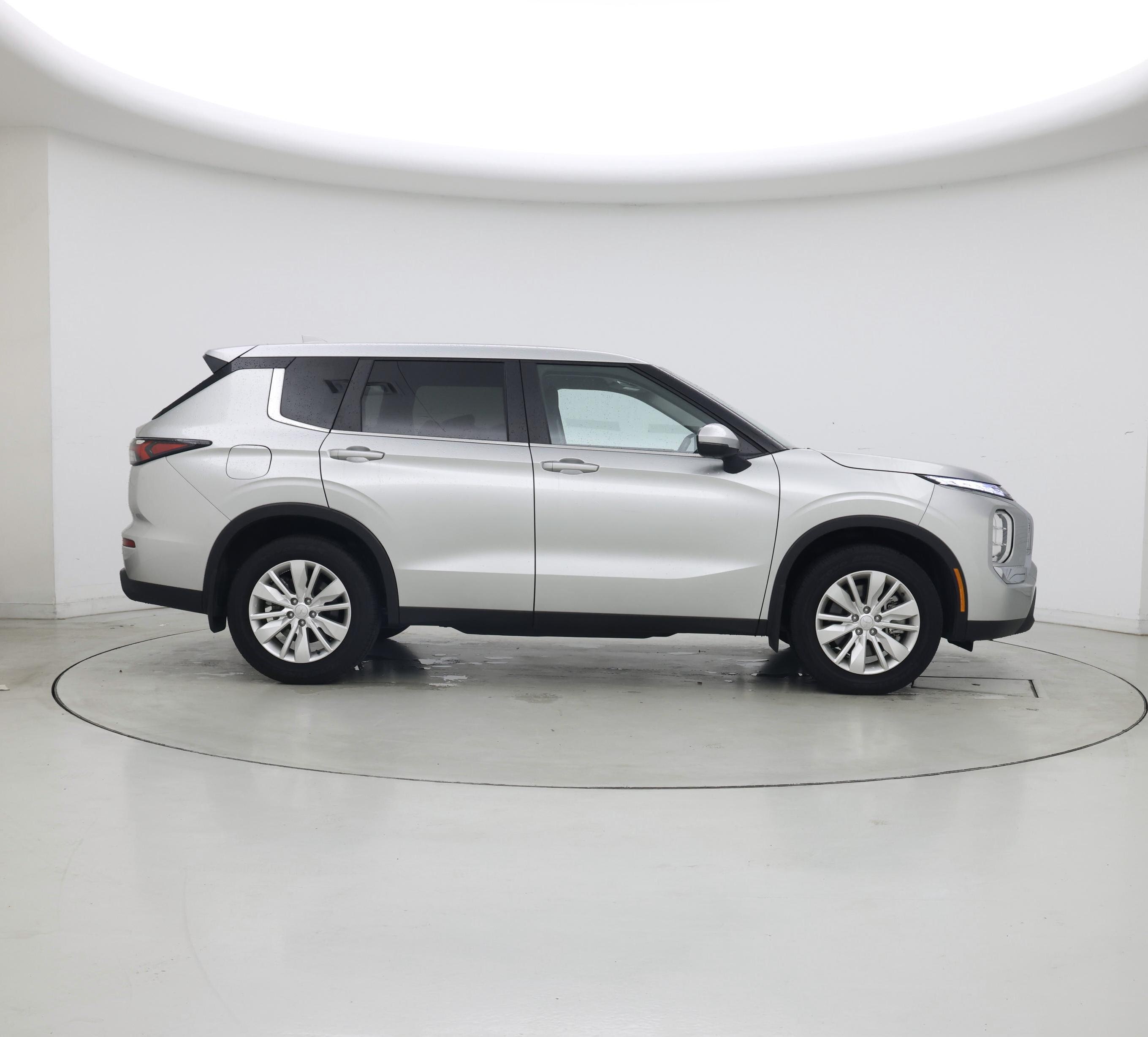 Thumbnail: 2025 Mitsubishi Outlander - 7