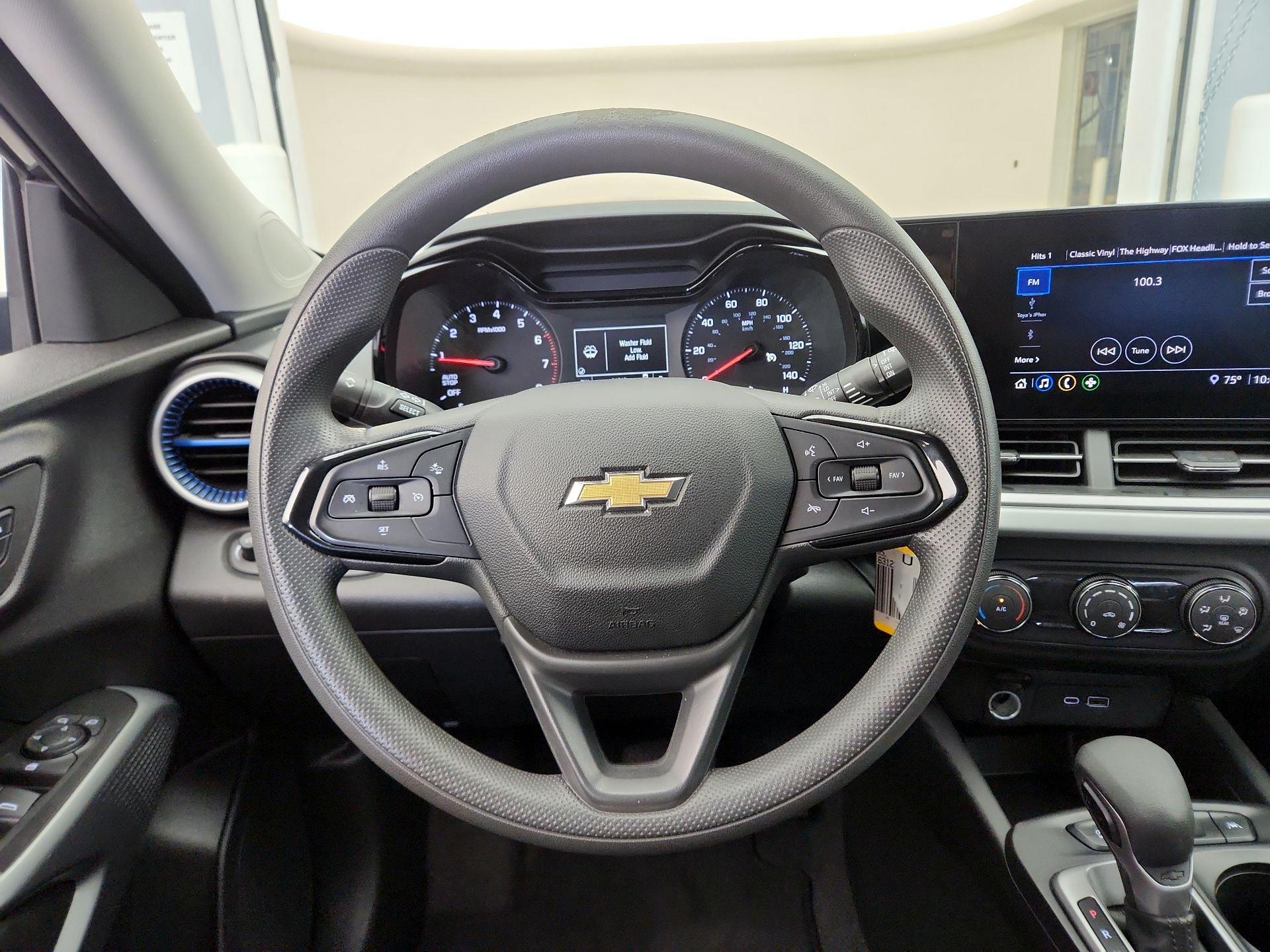 Thumbnail: 2025 Chevrolet Trax - 10