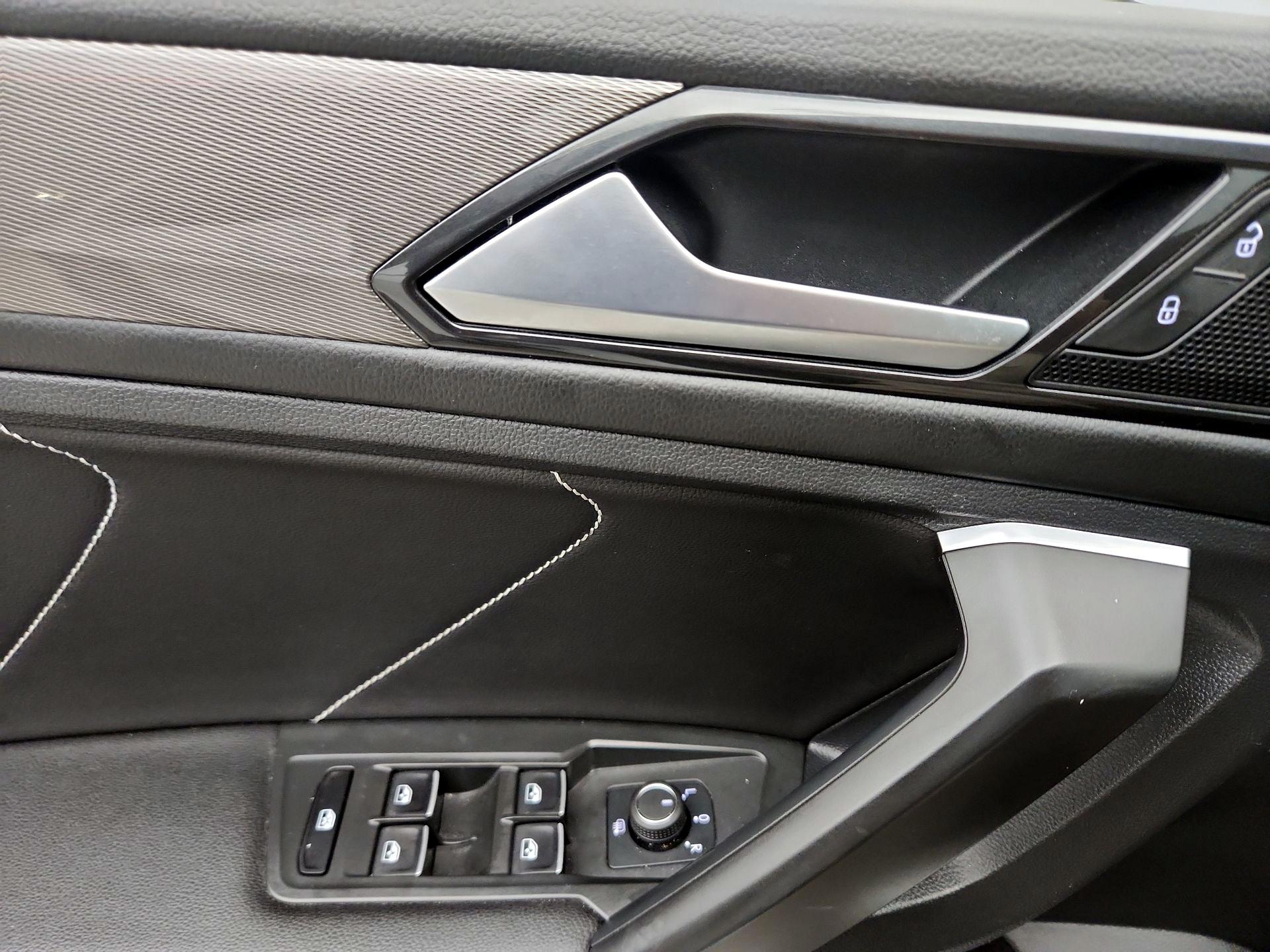 Thumbnail: 2023 Volkswagen Tiguan - 12