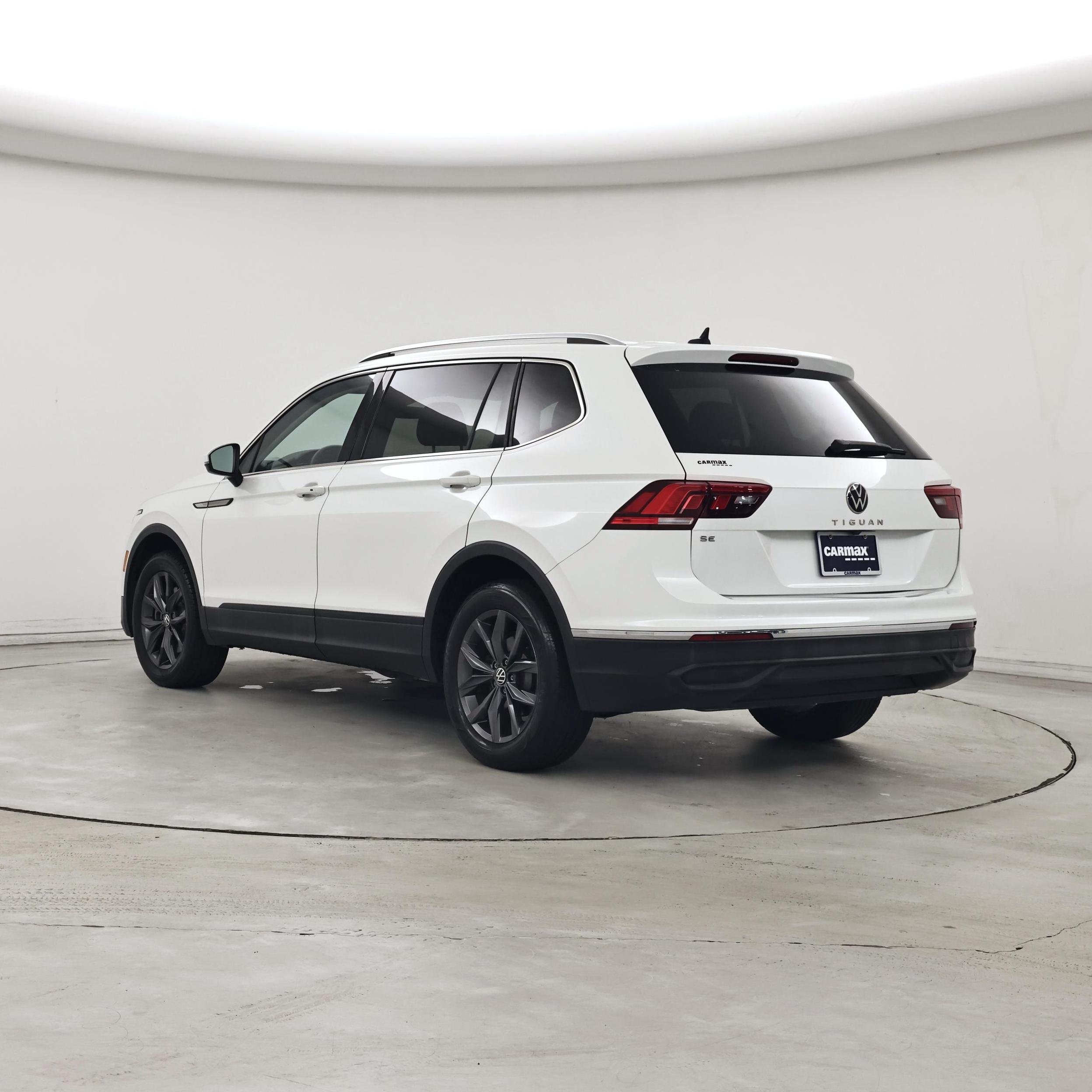 Thumbnail: 2023 Volkswagen Tiguan - 2