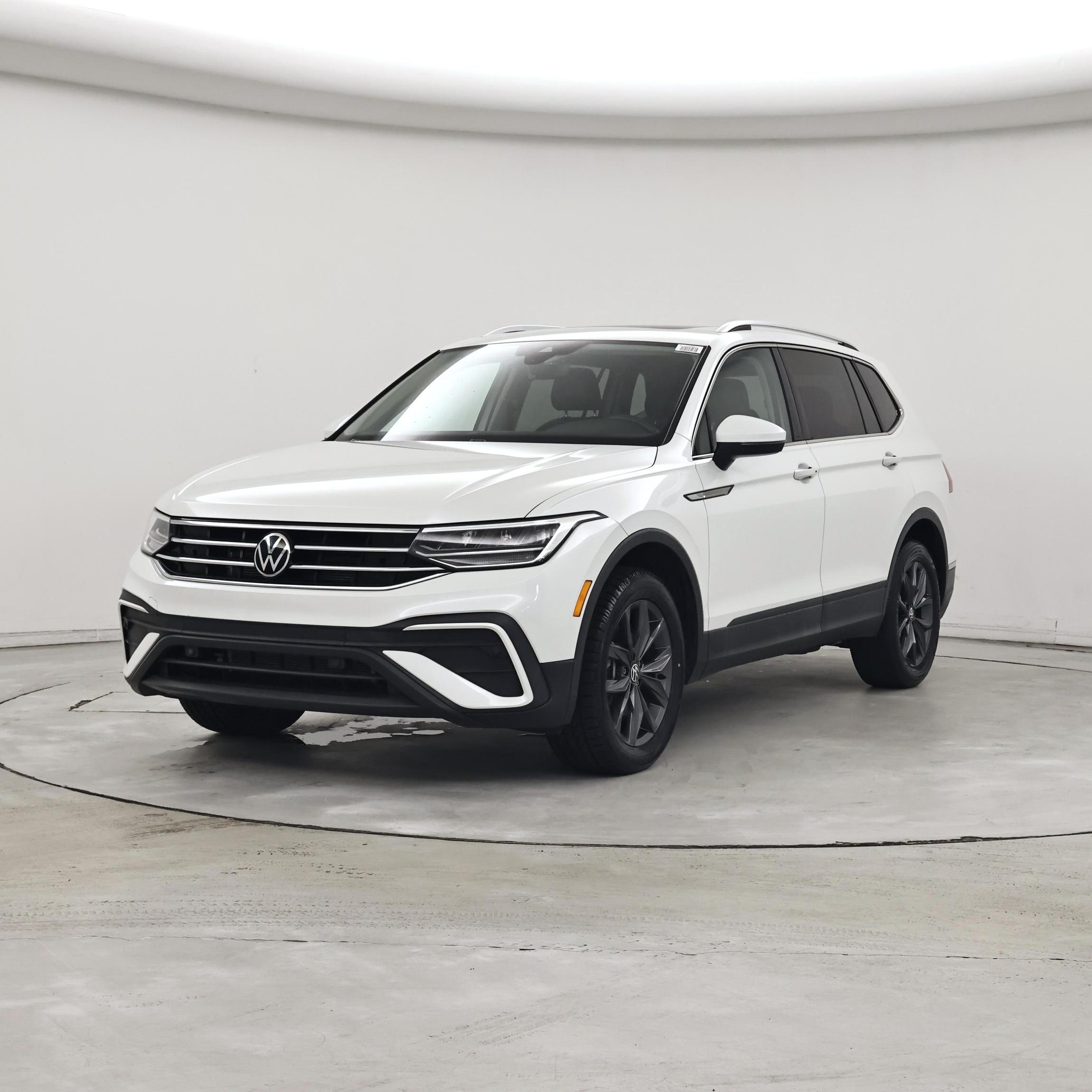 Thumbnail: 2023 Volkswagen Tiguan - 4