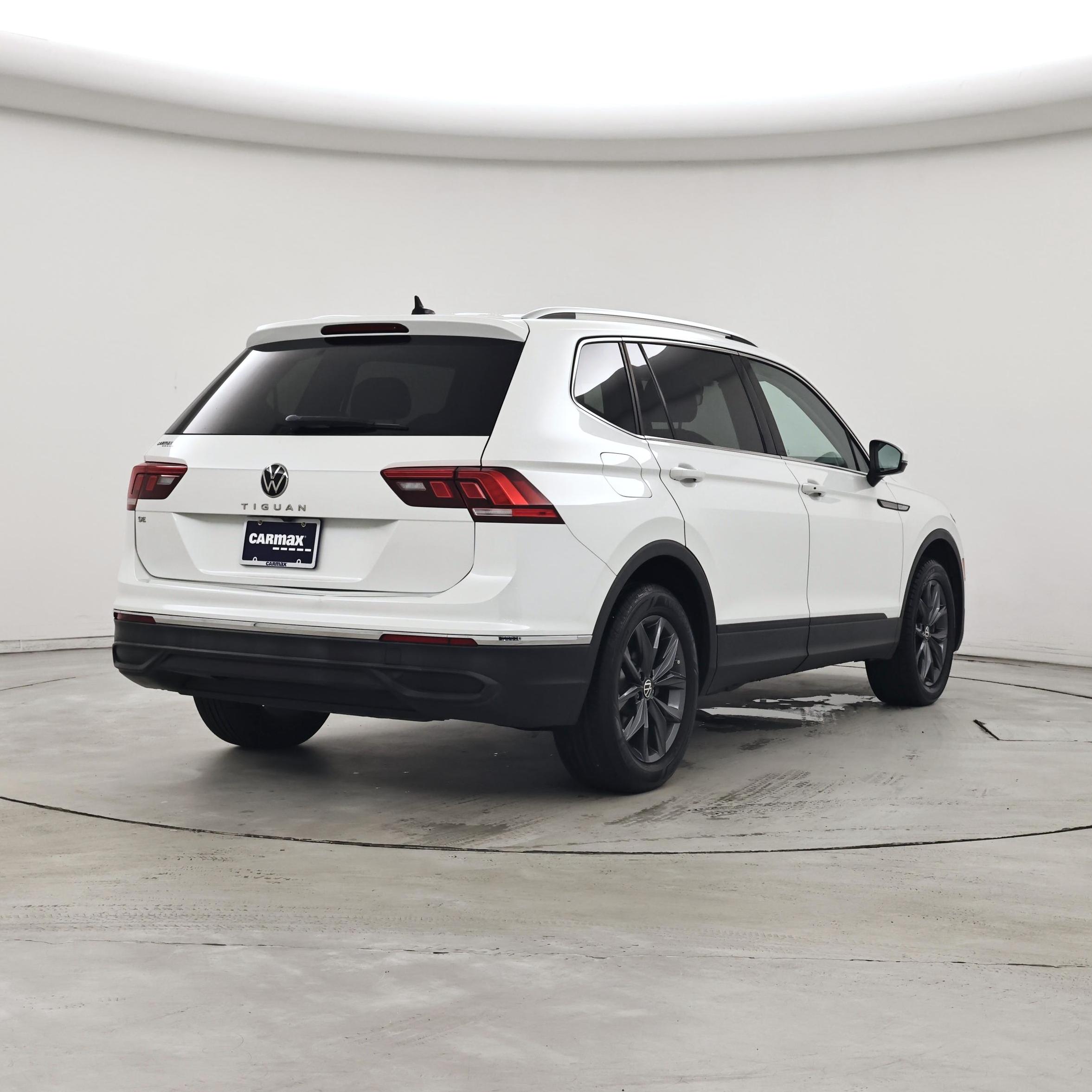Thumbnail: 2023 Volkswagen Tiguan - 8