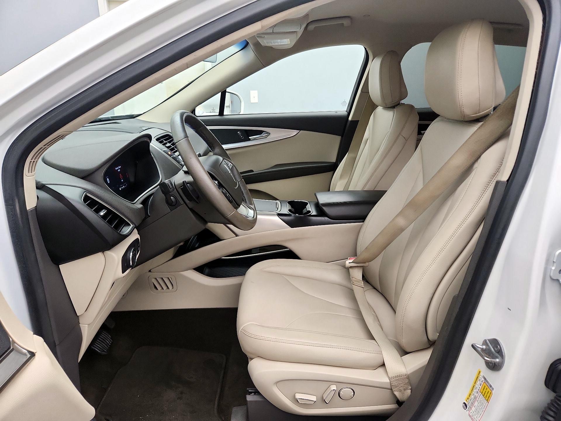 Thumbnail: 2020 Lincoln Nautilus - 11