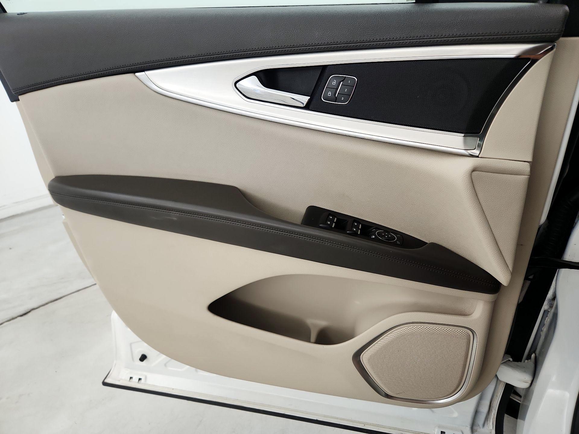 Thumbnail: 2020 Lincoln Nautilus - 12