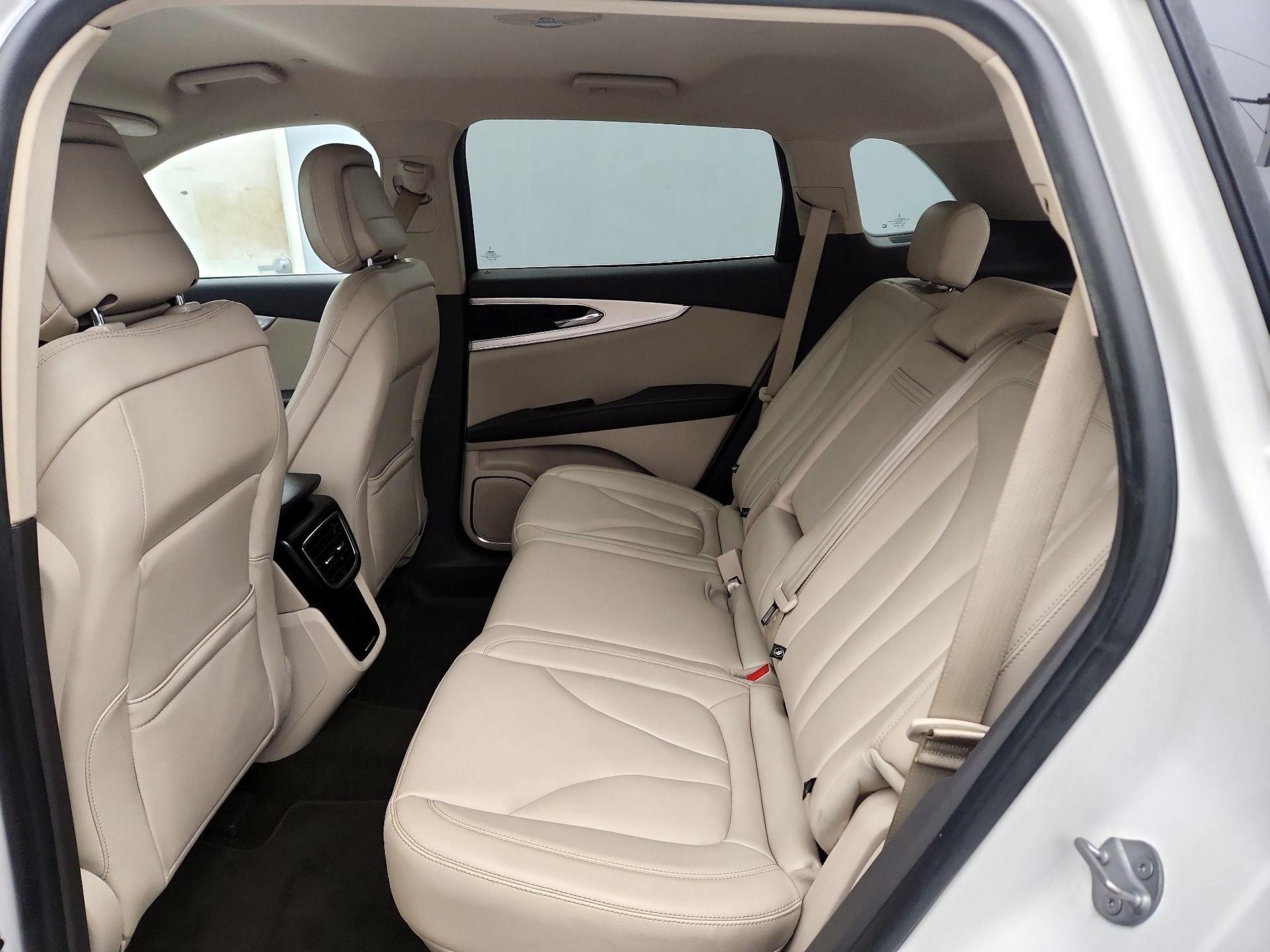 Thumbnail: 2020 Lincoln Nautilus - 18