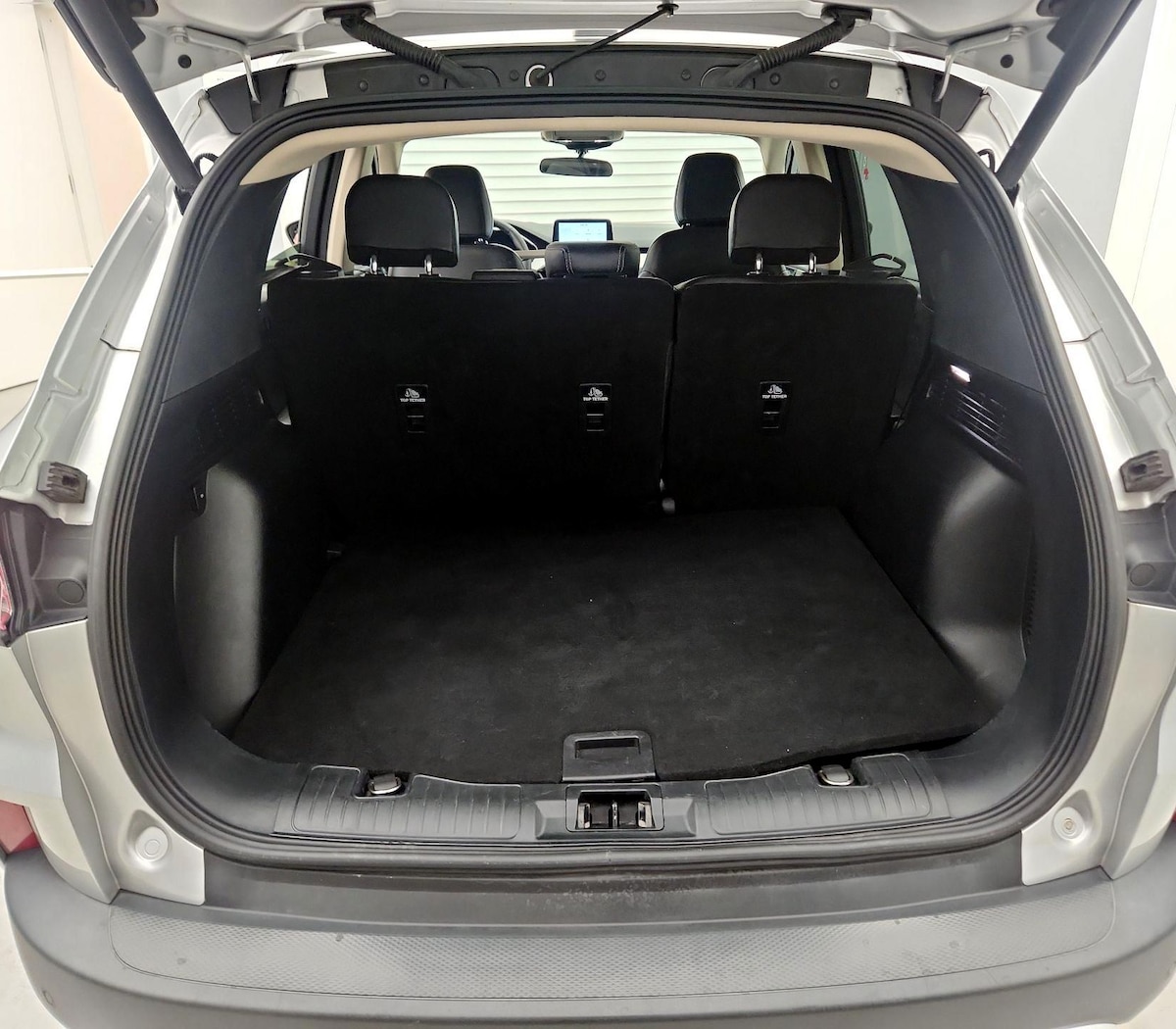 Trunk/Cargo (Seats Up)