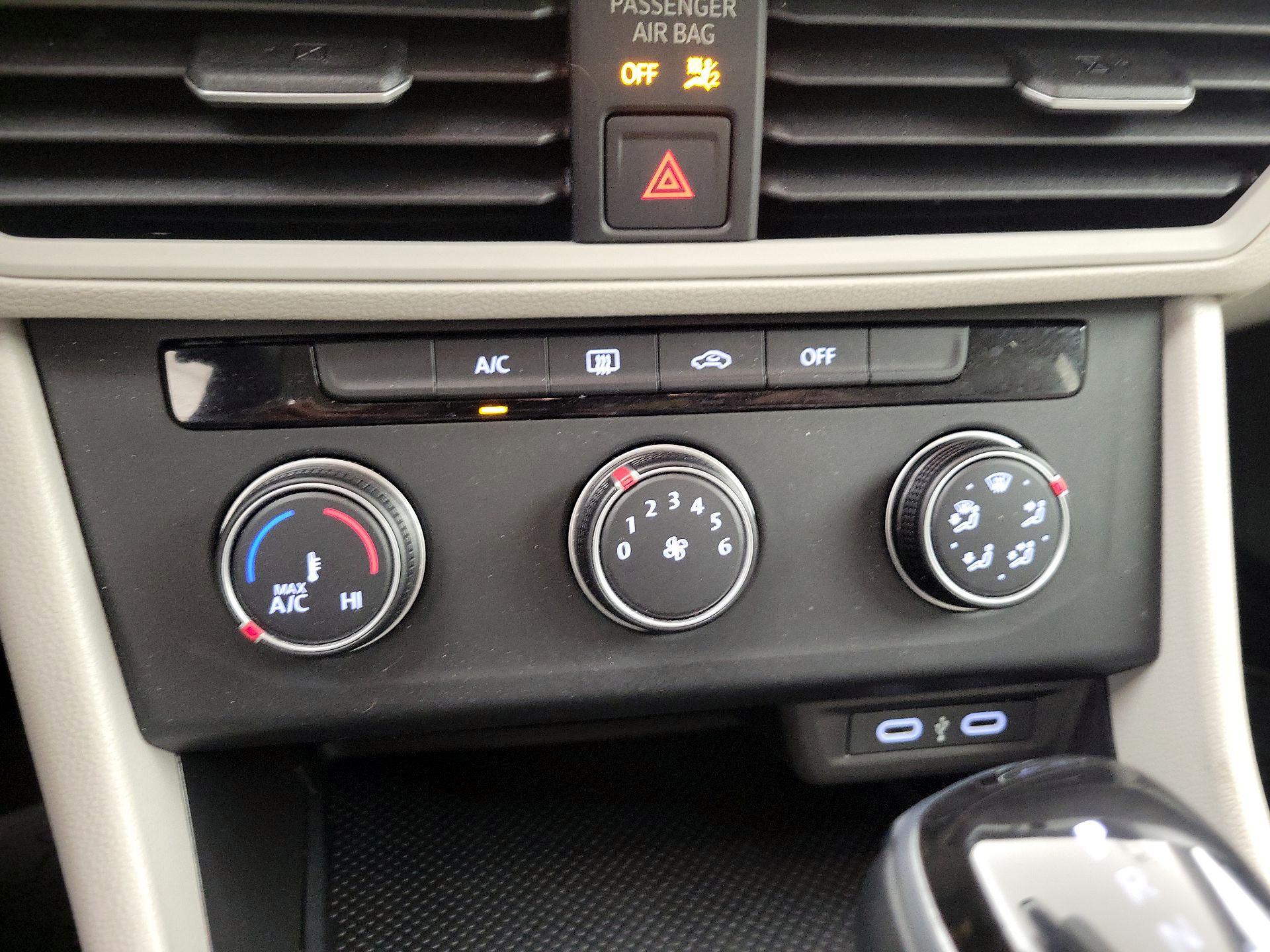 Thumbnail: 2024 Volkswagen Jetta - 16
