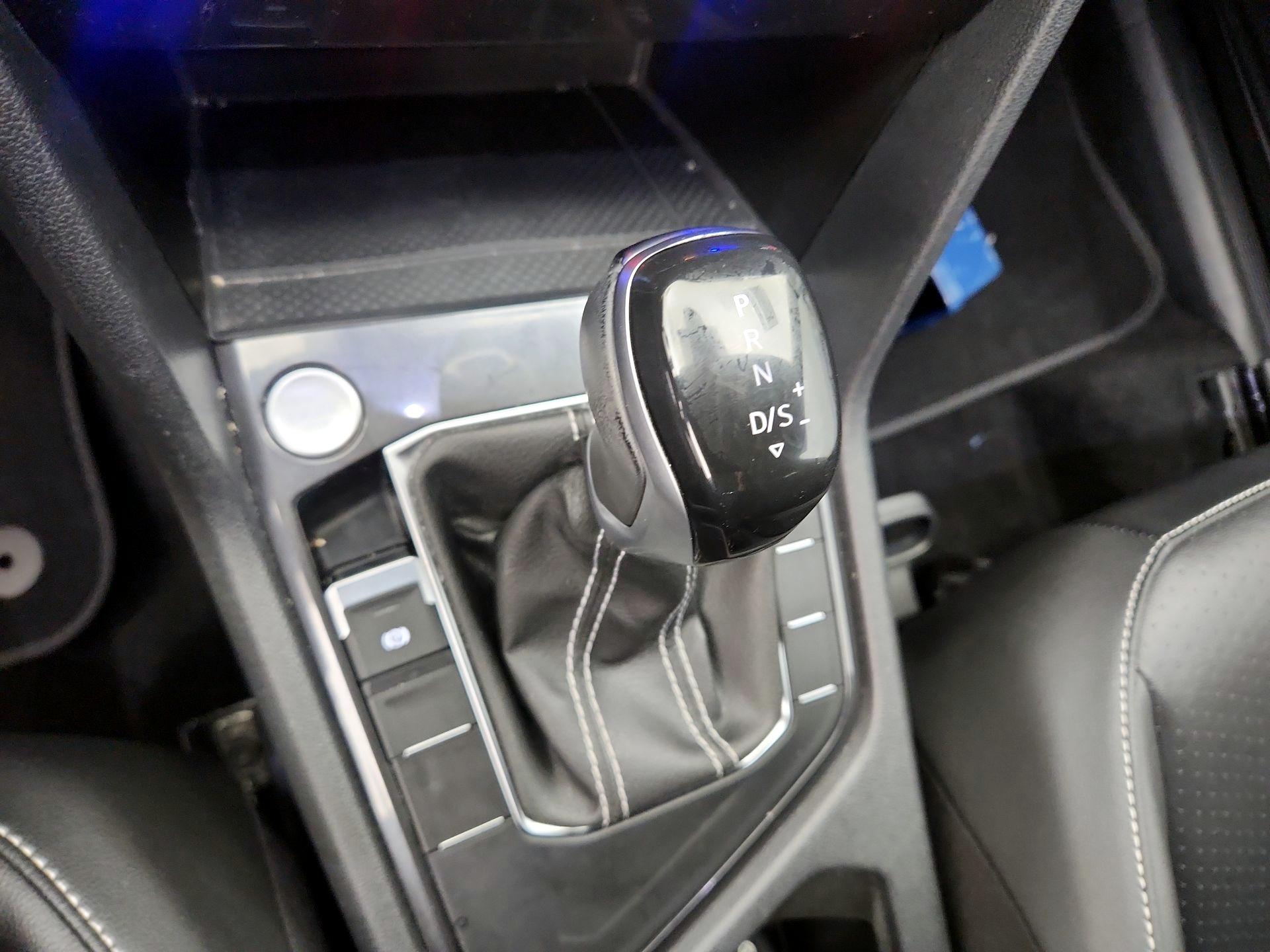 Thumbnail: 2023 Volkswagen Tiguan - 17