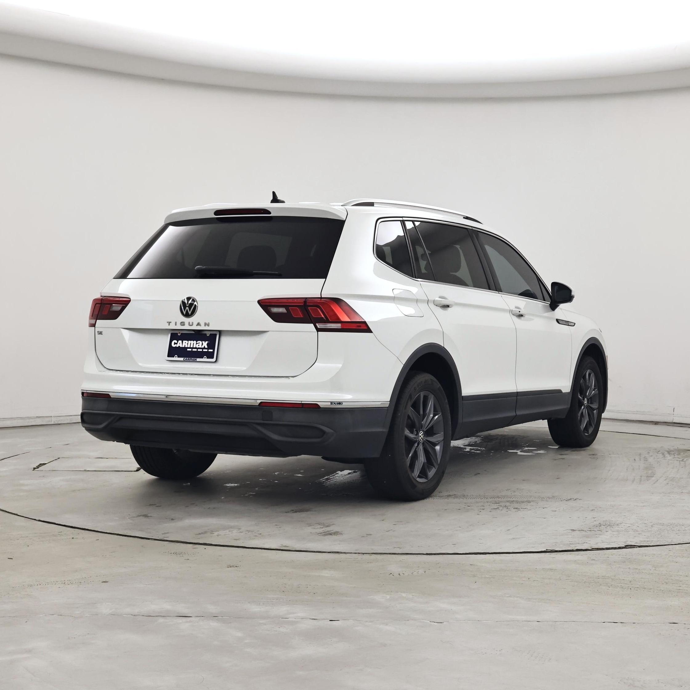 Thumbnail: 2023 Volkswagen Tiguan - 8