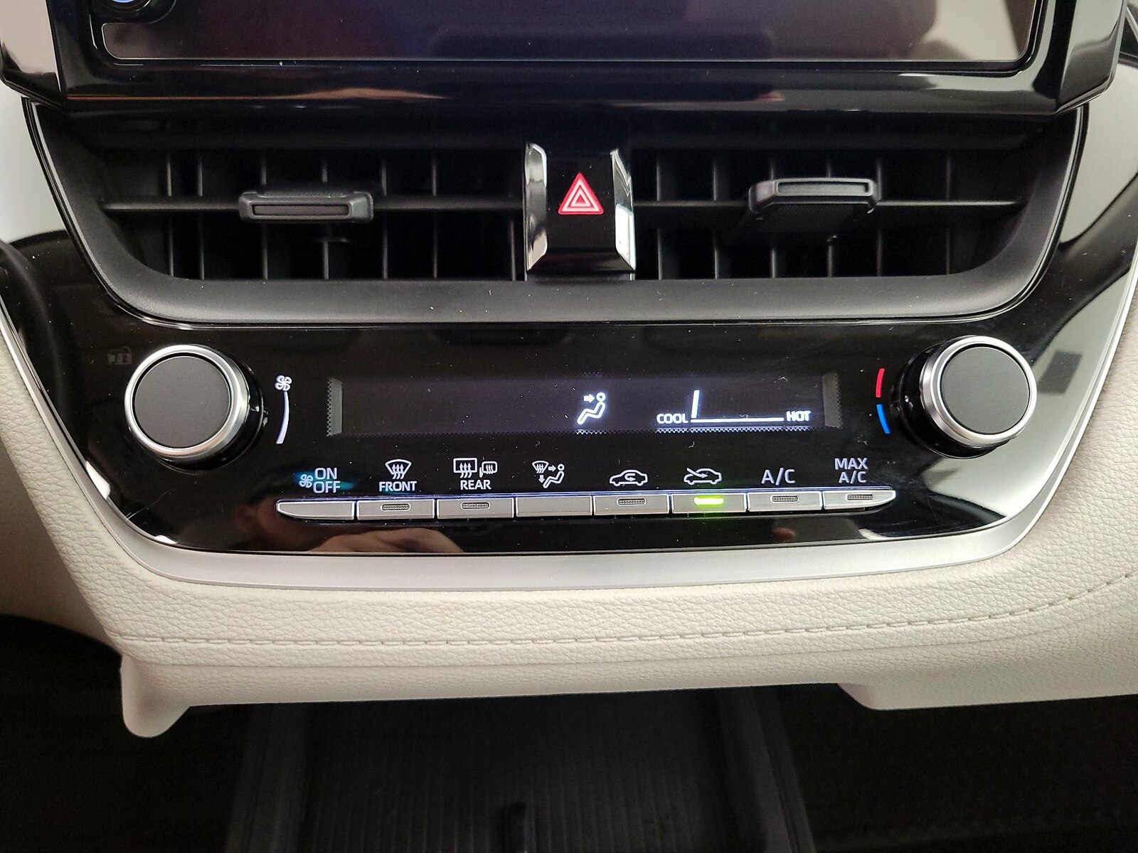 2026 Toyota Corolla Cross L - Photo 17