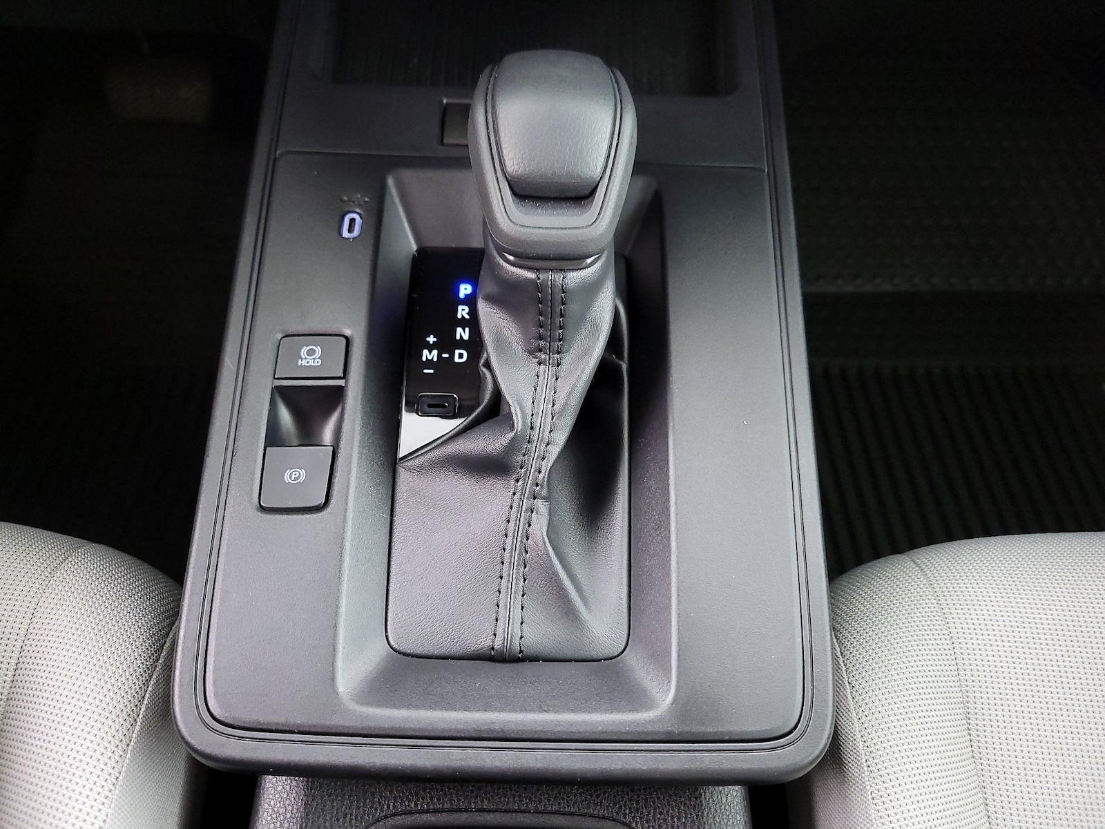 2026 Toyota Corolla Cross L - Photo 18