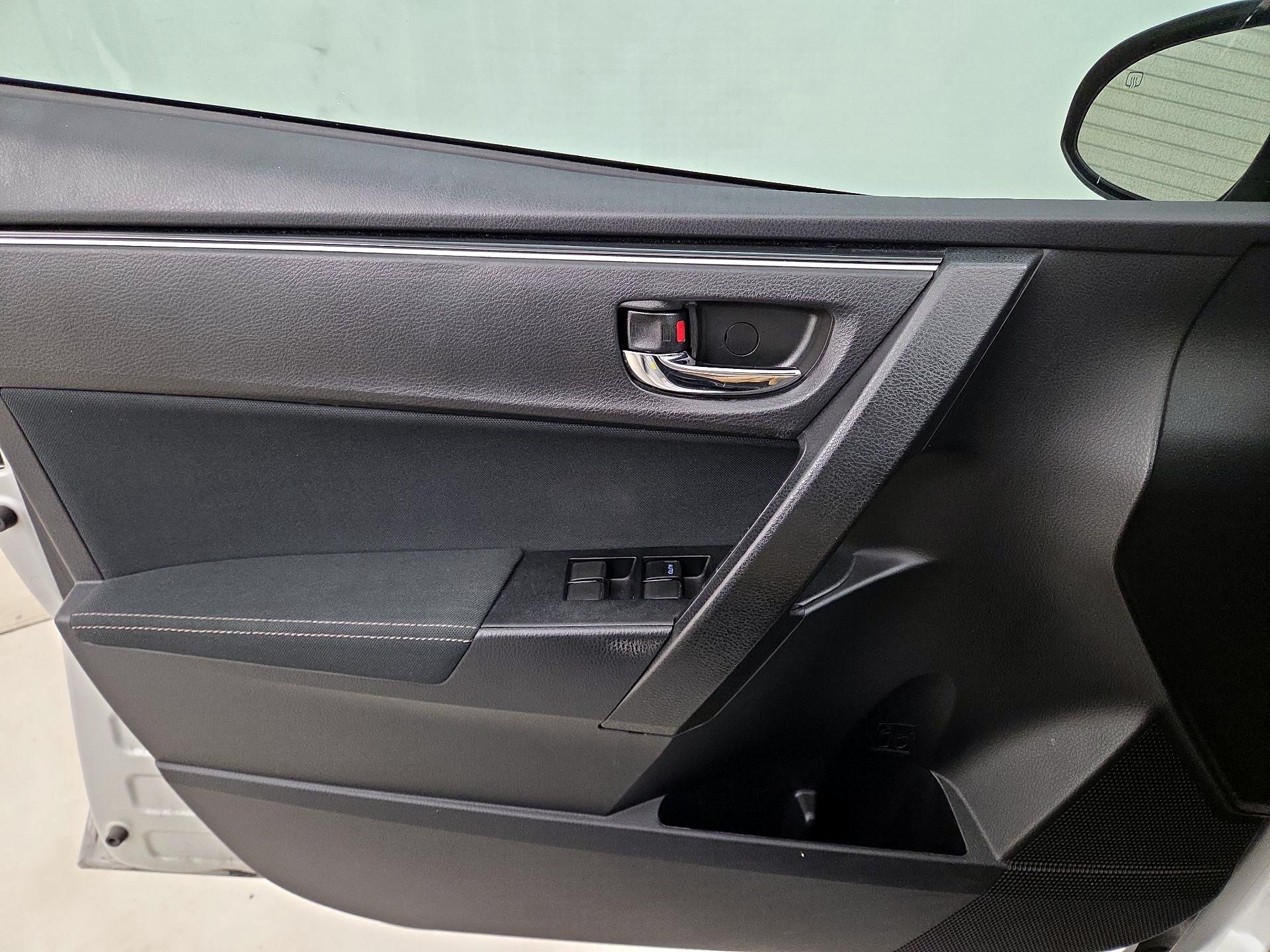 Thumbnail: 2017 Toyota Corolla - 12