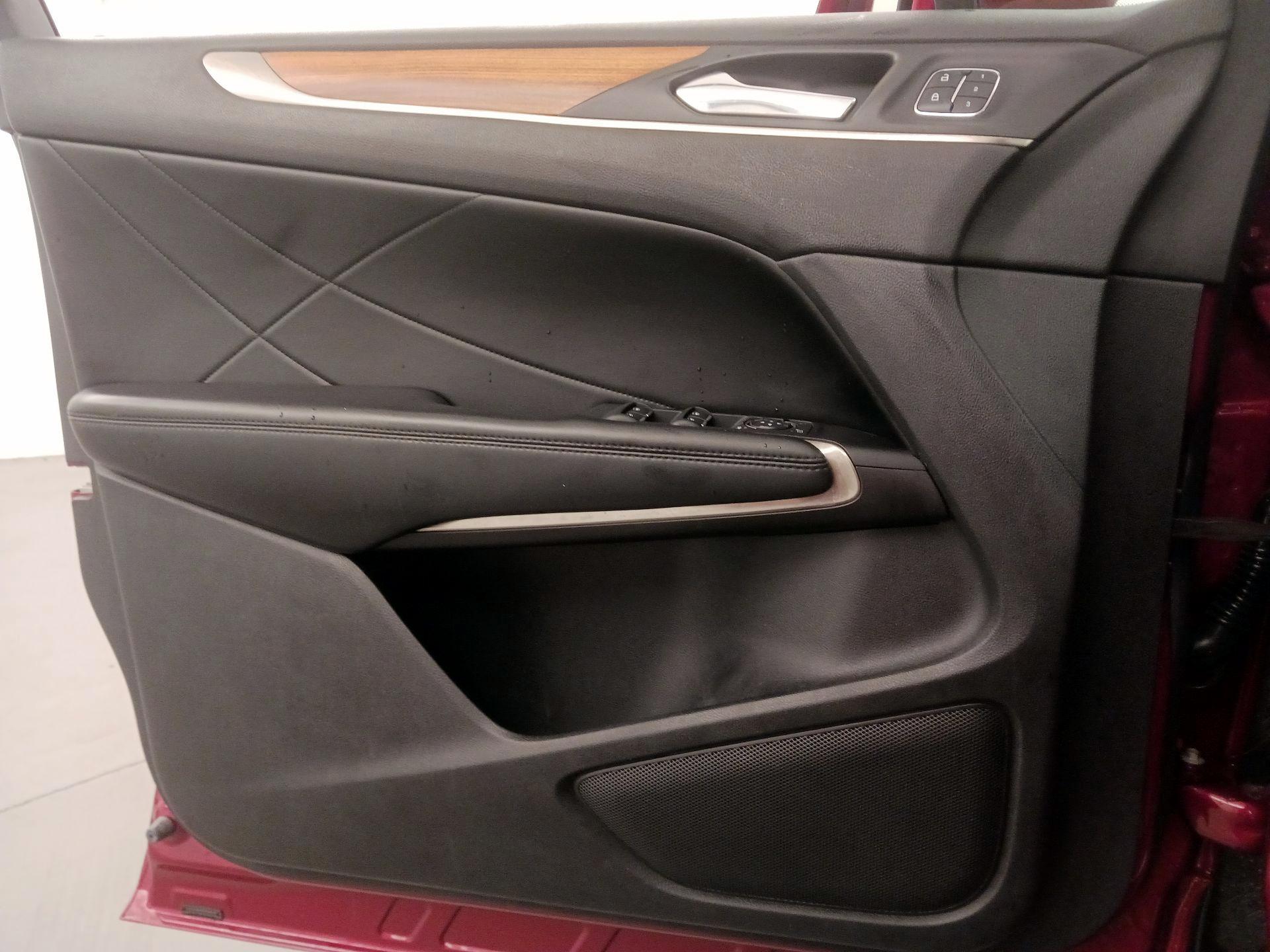 Thumbnail: 2015 Lincoln MKC - 12