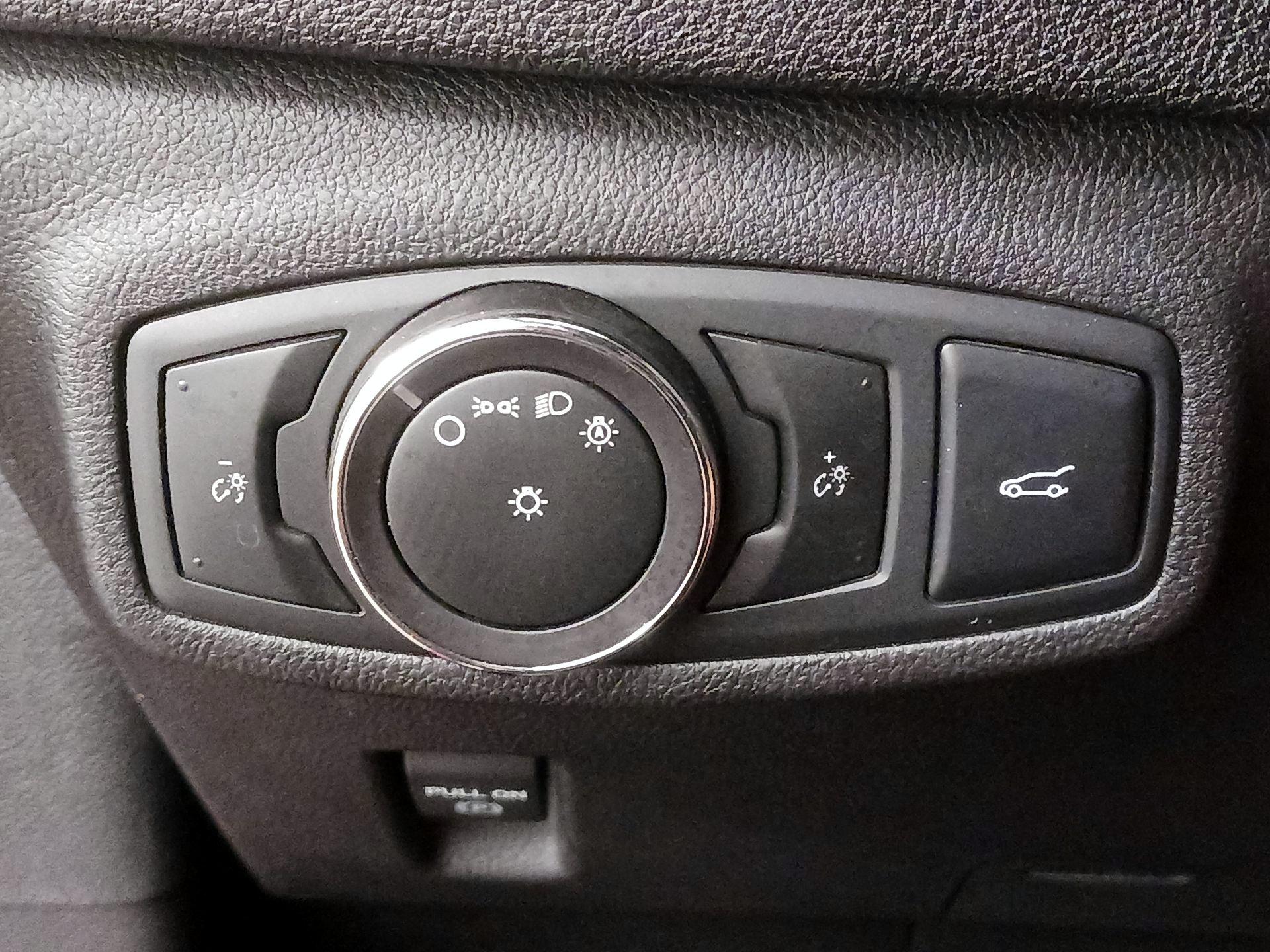 Thumbnail: 2015 Lincoln MKC - 13
