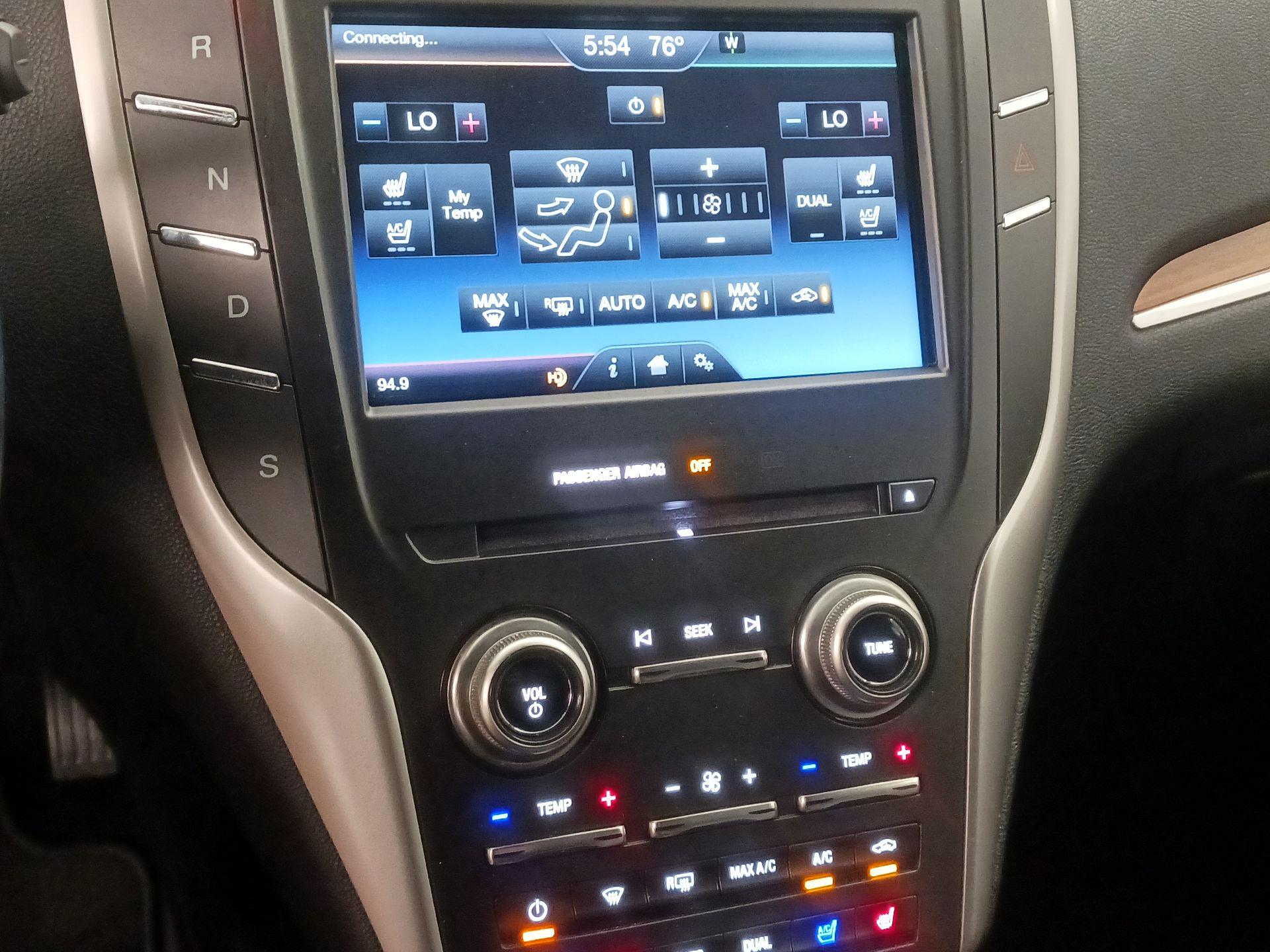 Thumbnail: 2015 Lincoln MKC - 17