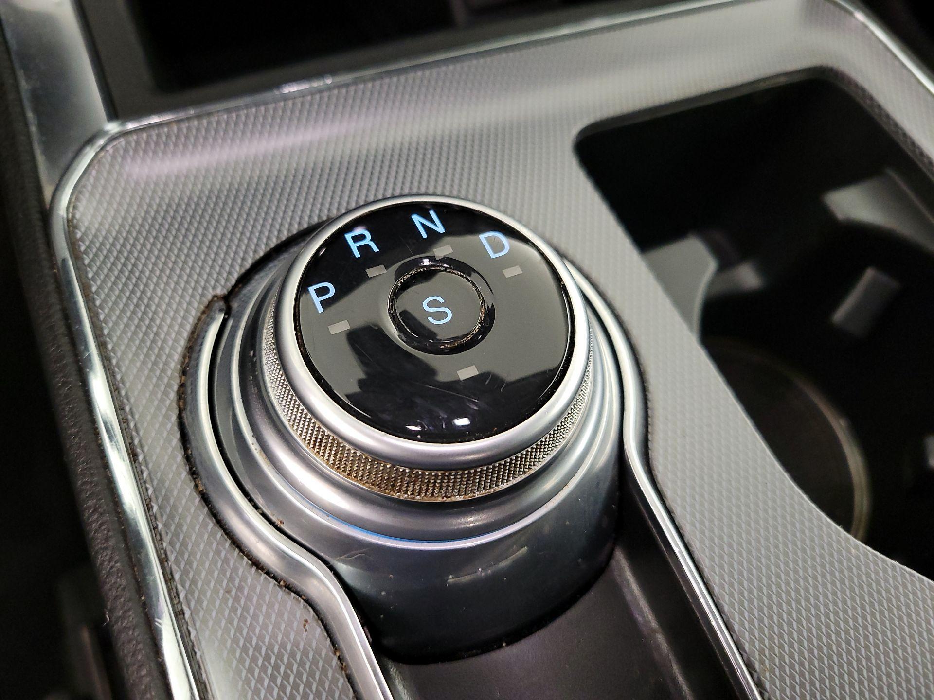 Thumbnail: 2021 Ford Edge - 17