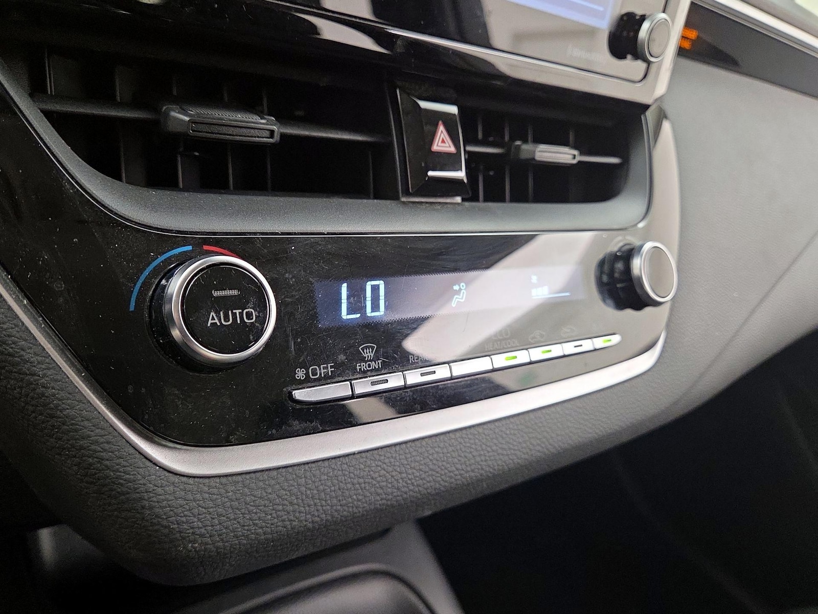 2022 Toyota Corolla LE - Photo 16