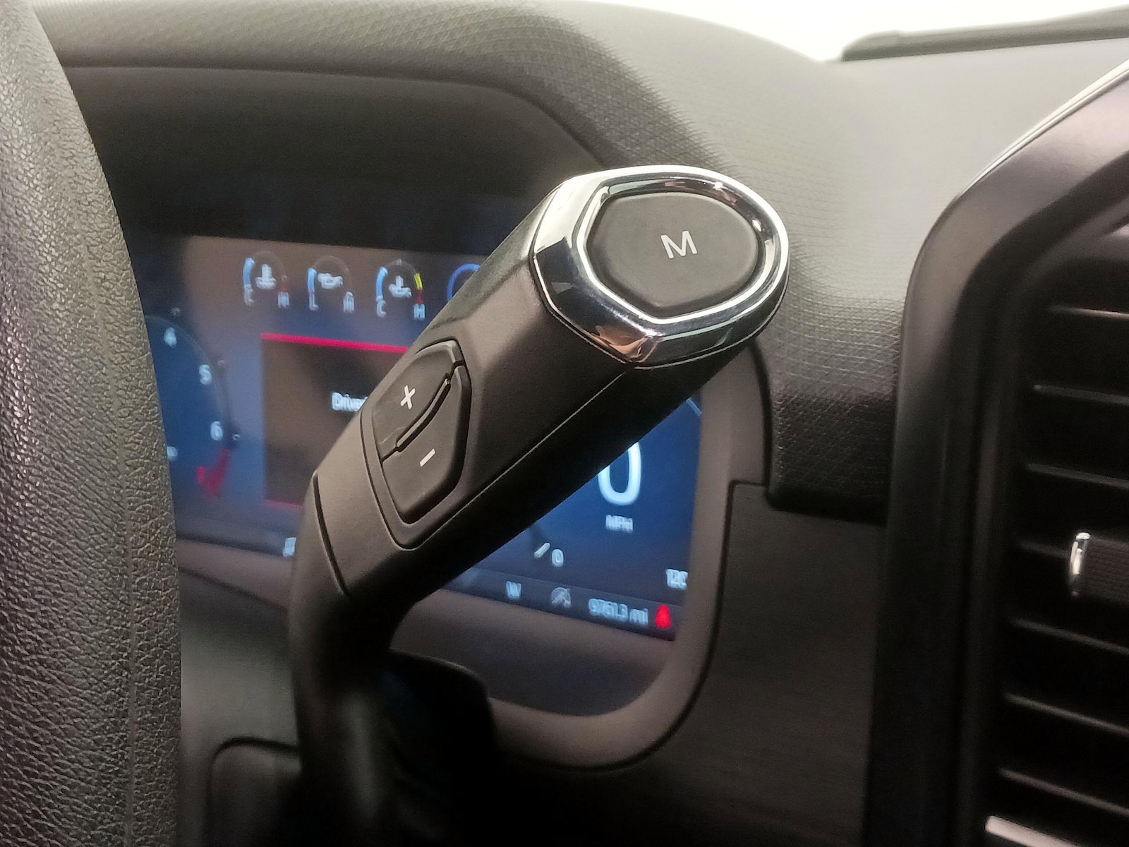 2025 Ford F-150 STX - Photo 18