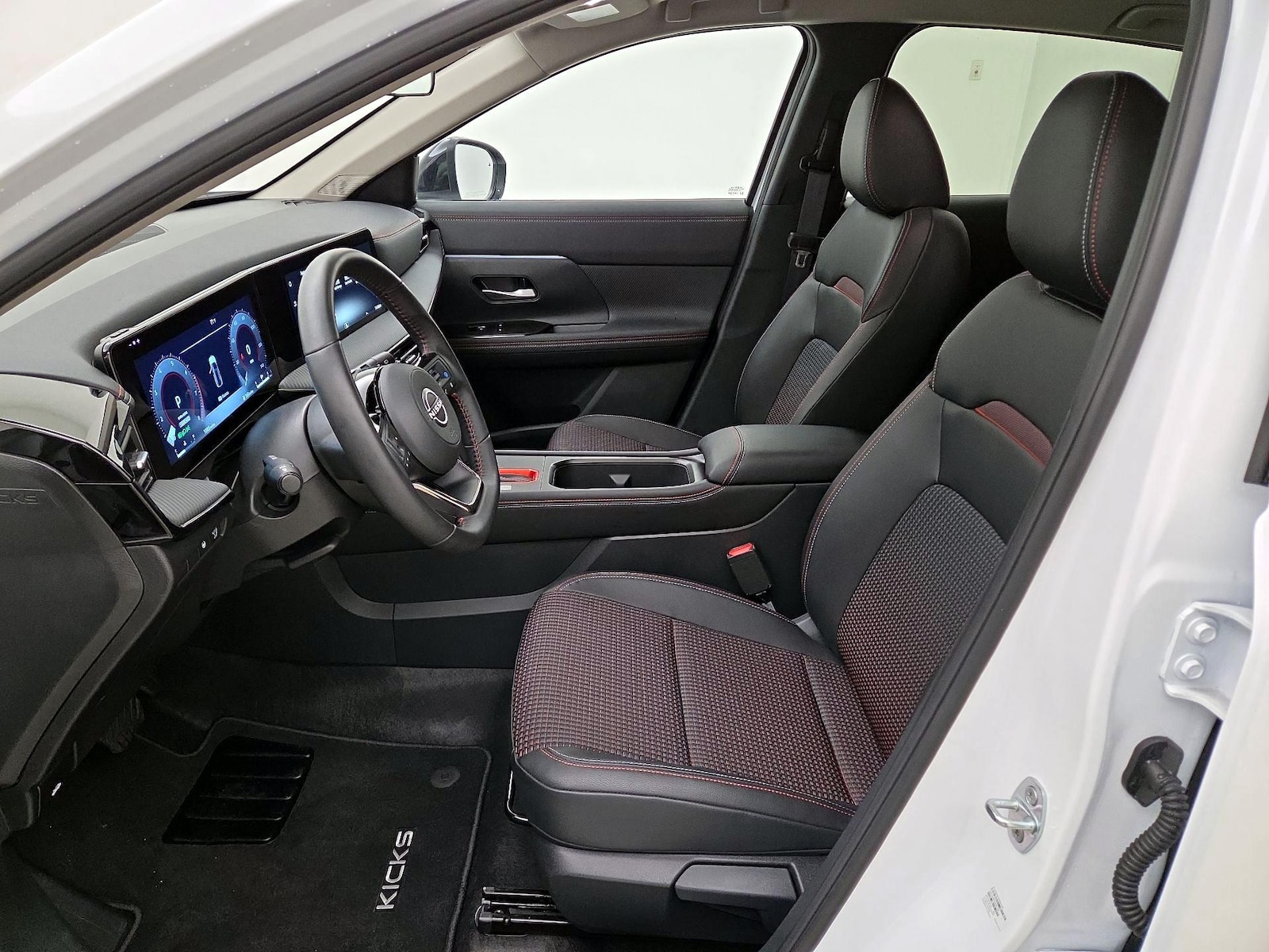 2026 Nissan KICKS SR - Photo 12