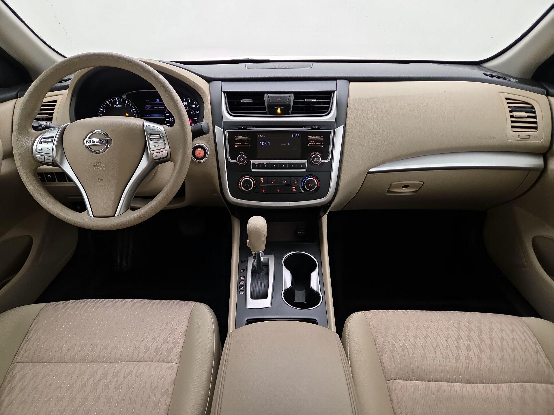 Thumbnail: 2017 Nissan Altima - 9