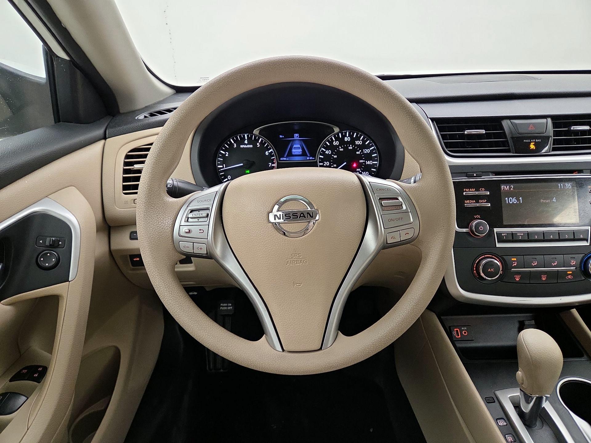 Thumbnail: 2017 Nissan Altima - 10