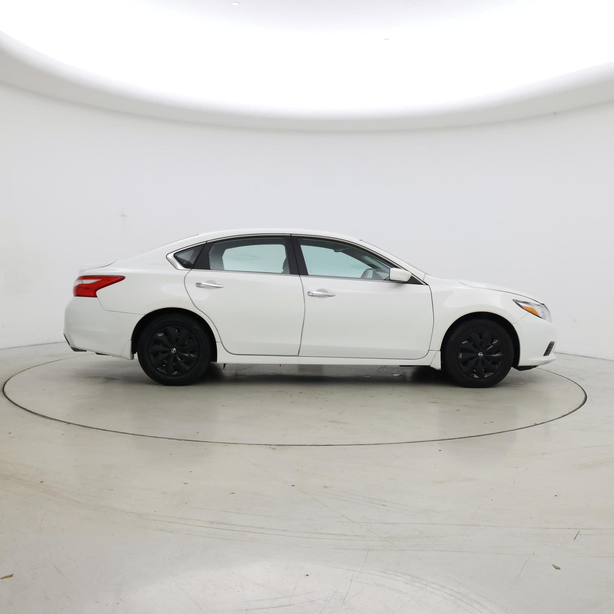 Thumbnail: 2017 Nissan Altima - 7
