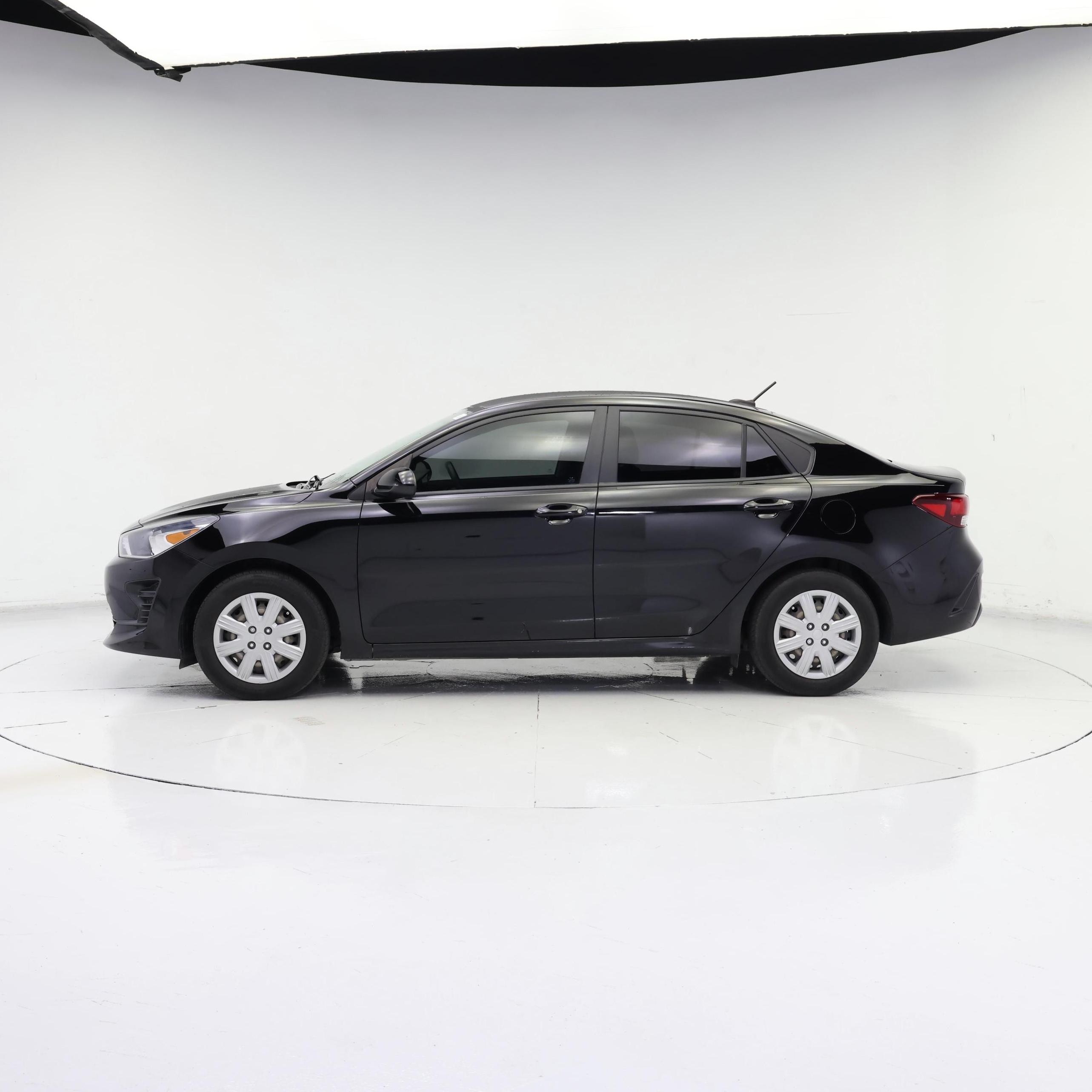 Thumbnail: 2022 Kia Rio - 3