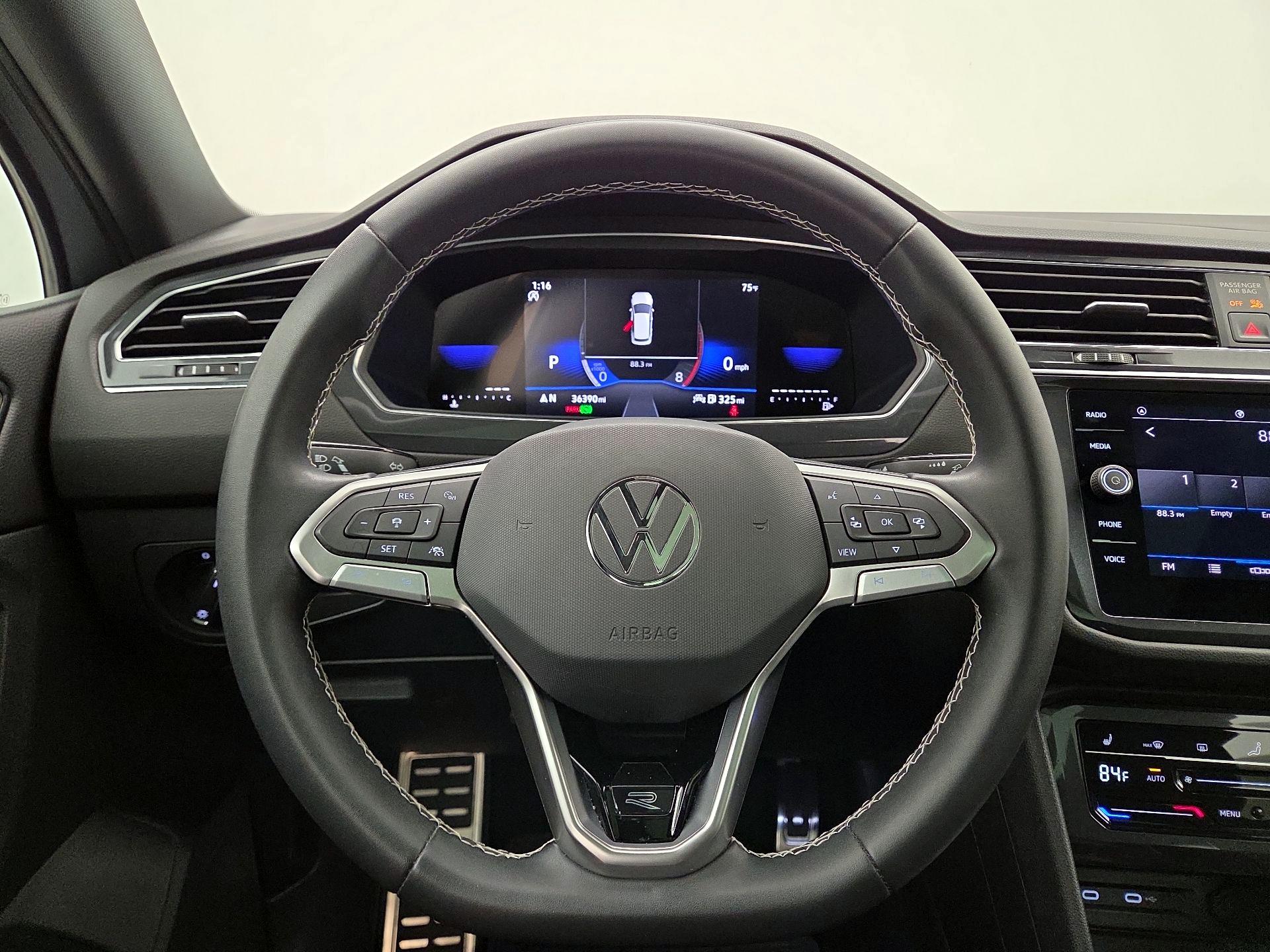 Thumbnail: 2023 Volkswagen Tiguan - 10